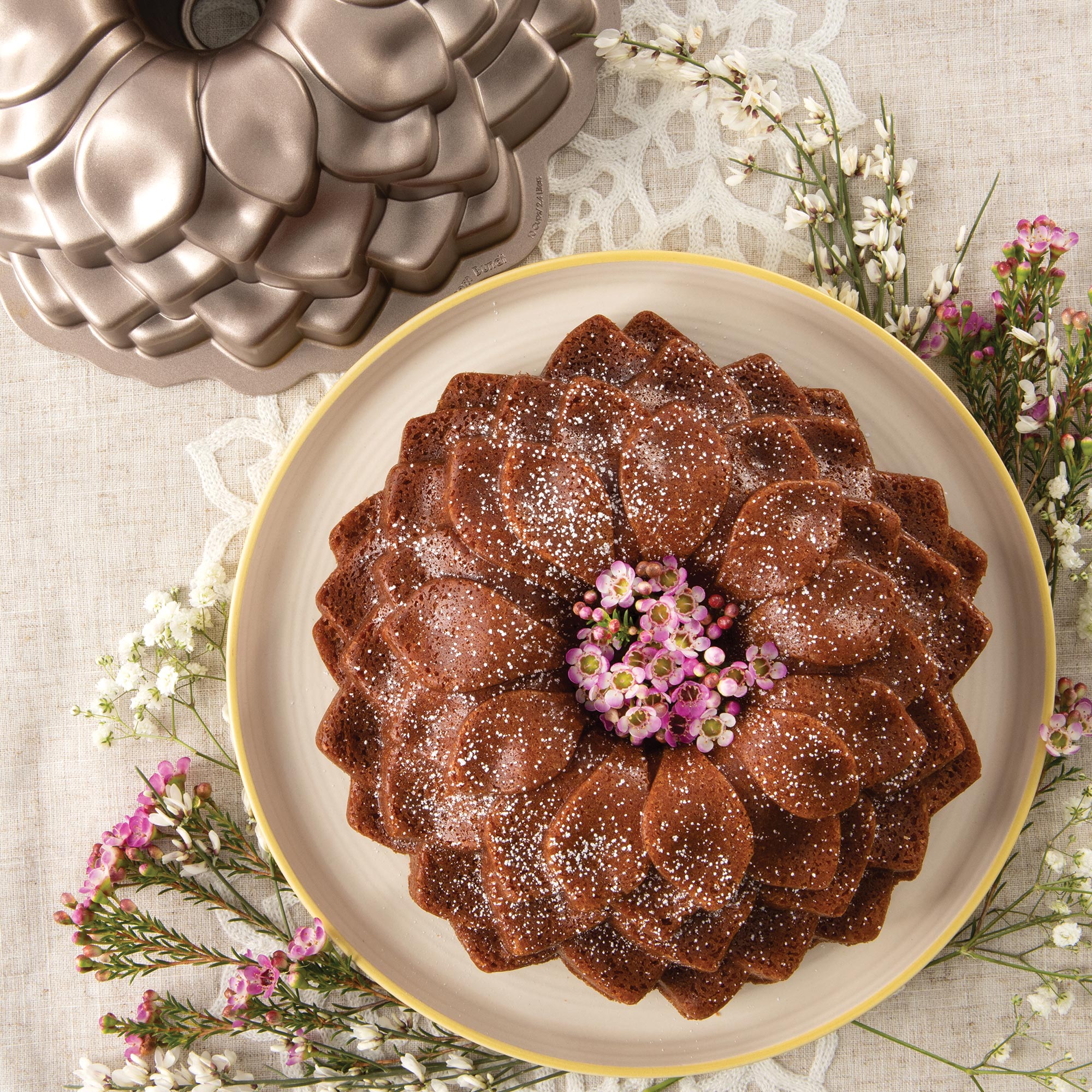 Nordicware 10 Cup Blossom Bundt Pan 26.5 x 19.5 x 9.5cm