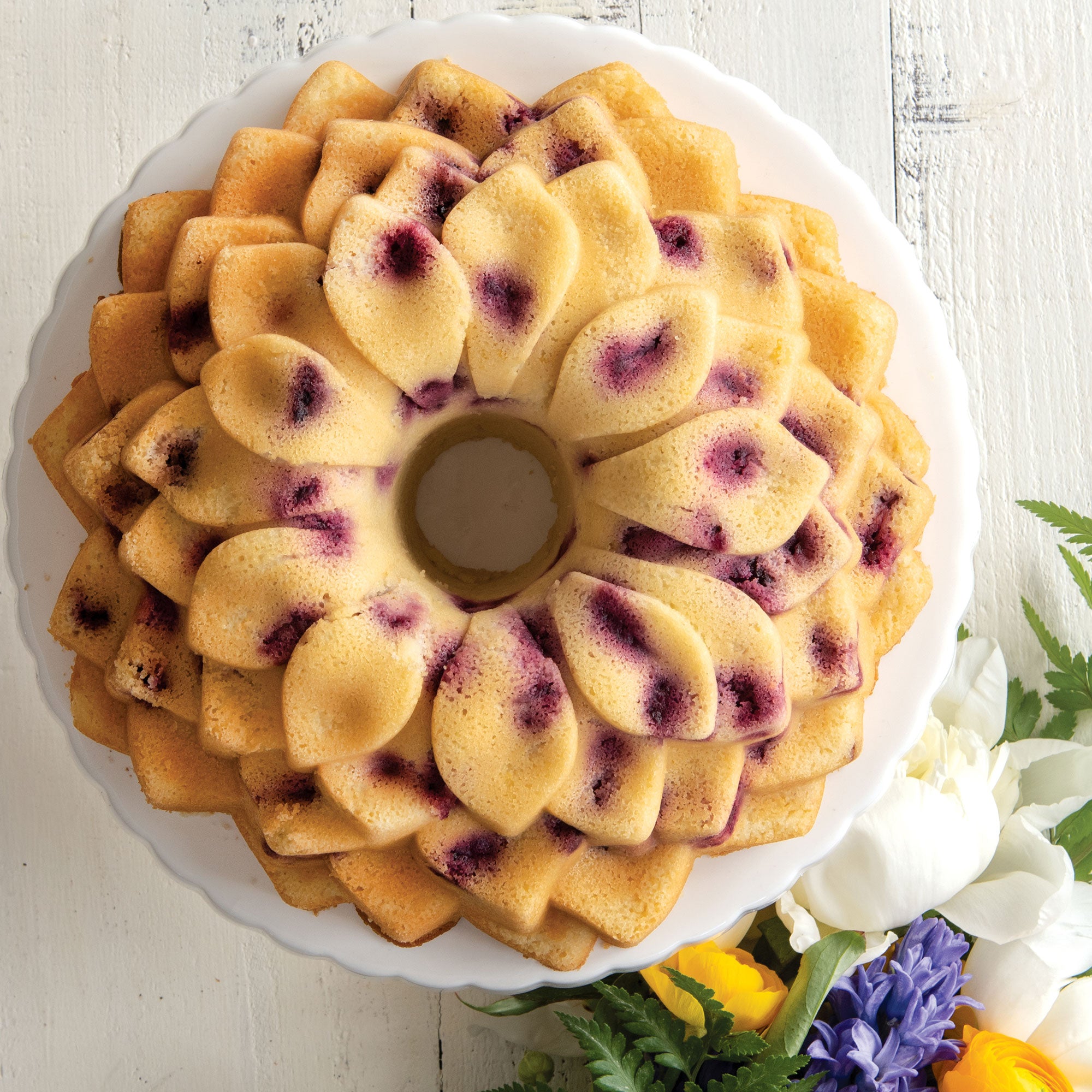 Nordicware 10 Cup Blossom Bundt Pan 26.5 x 19.5 x 9.5cm
