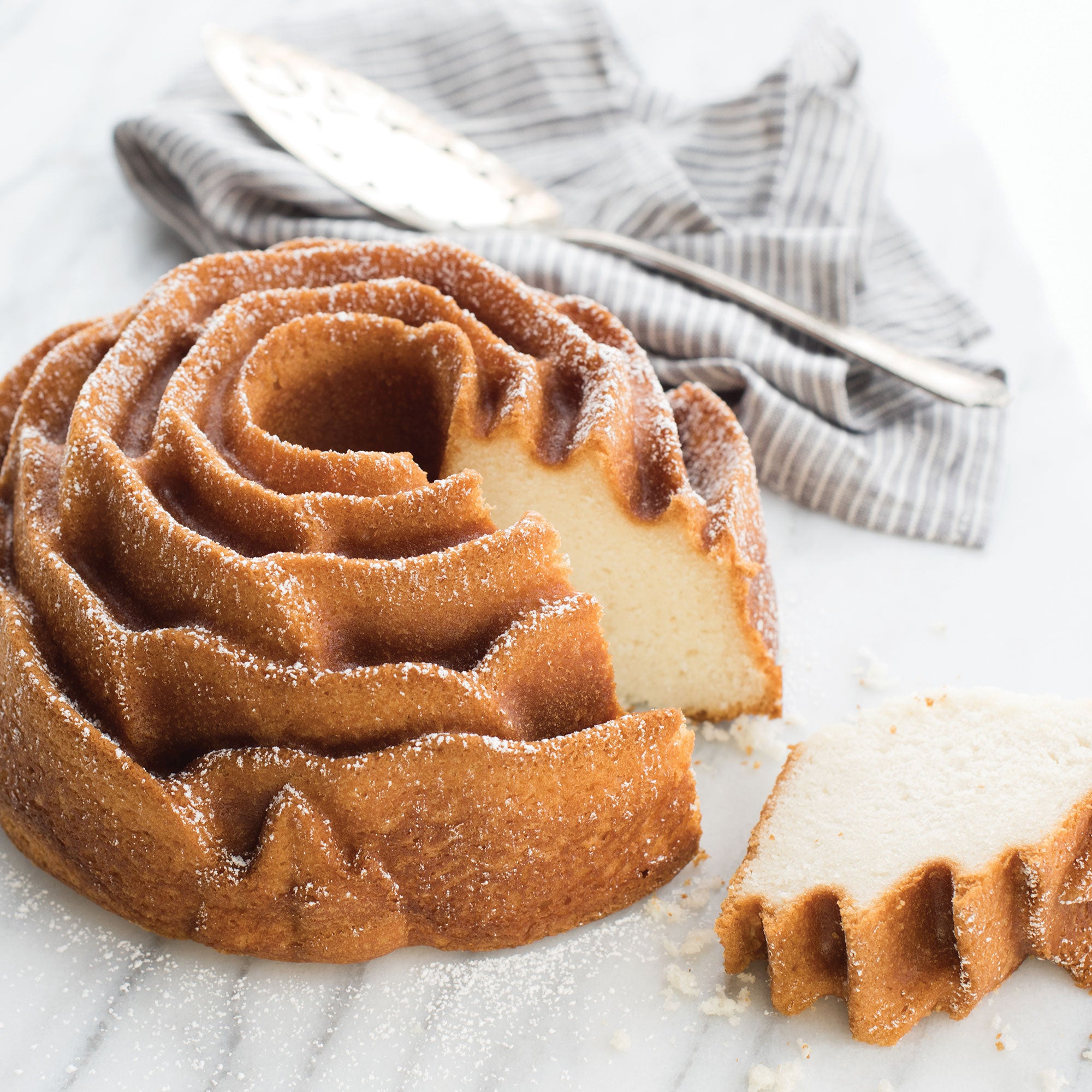 Nordicware Rose Bundt Pan 23 x 23 x 10cm