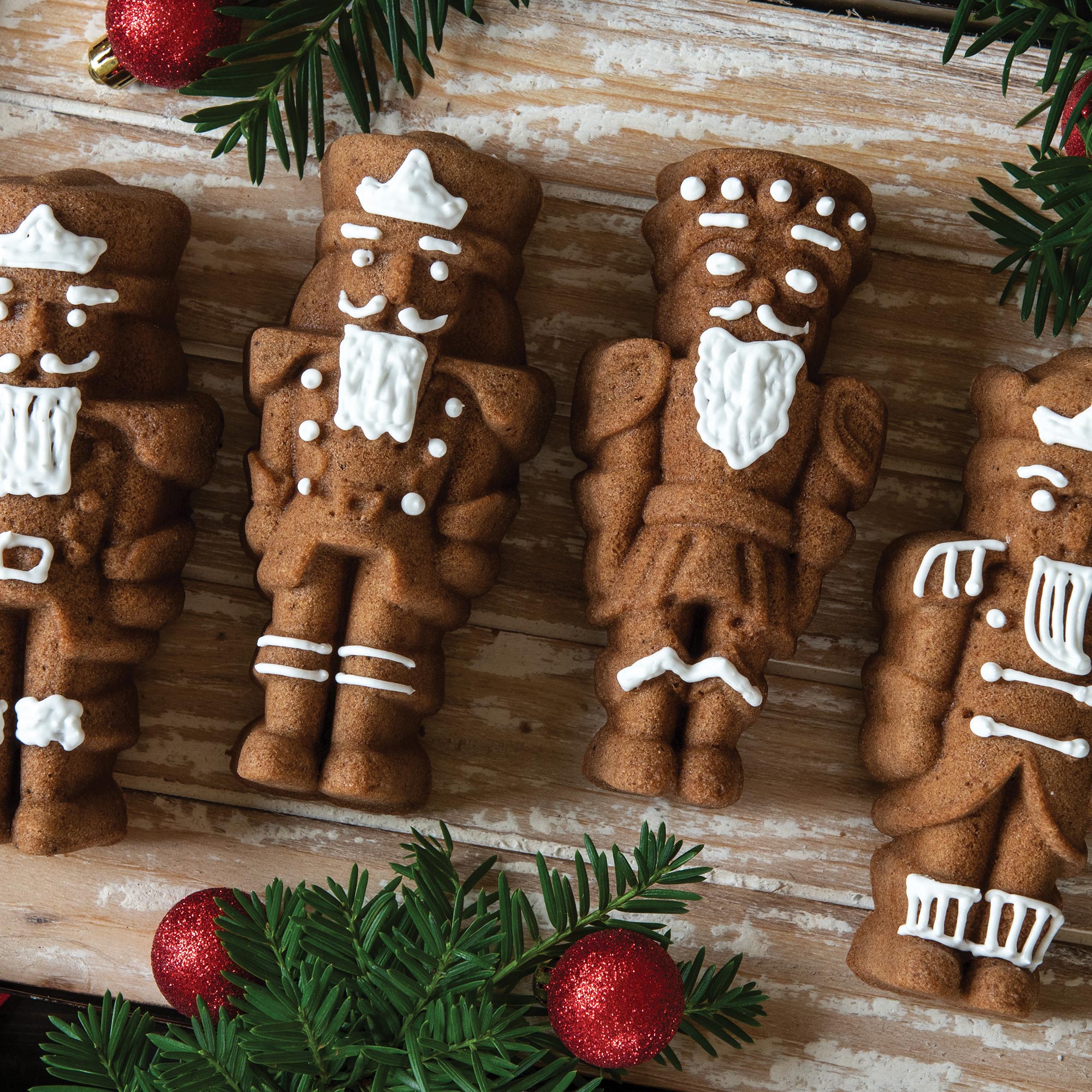 Nordicware Nutcracker Sweets Cakelet Pan 35.5 x 17.5 x 6.5cm