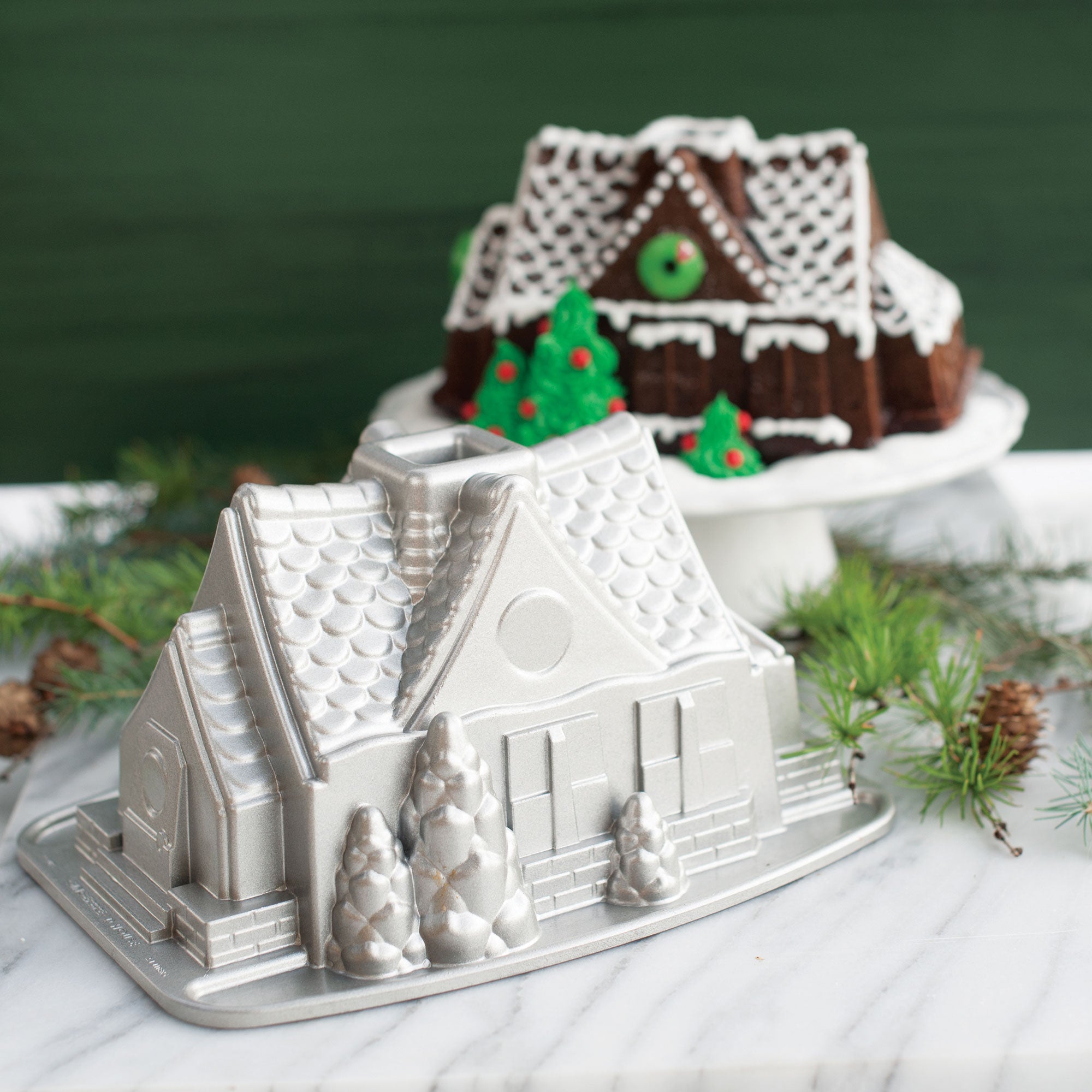 Nordicware Gingerbread House Bundt Pan 20 x 26 x 13.5cm
