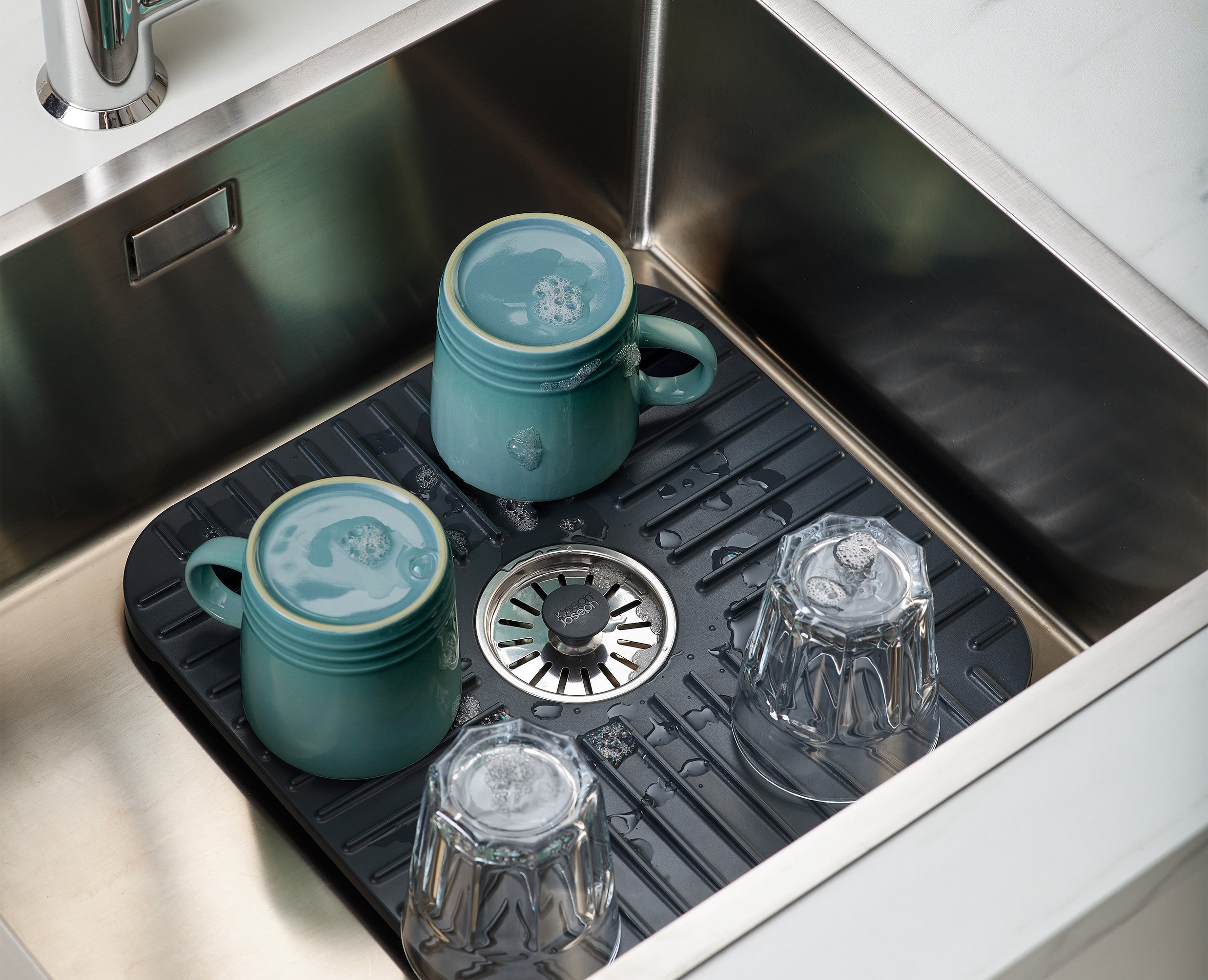 Joseph Joseph Sinkshield Sink Mat With Draining Plug