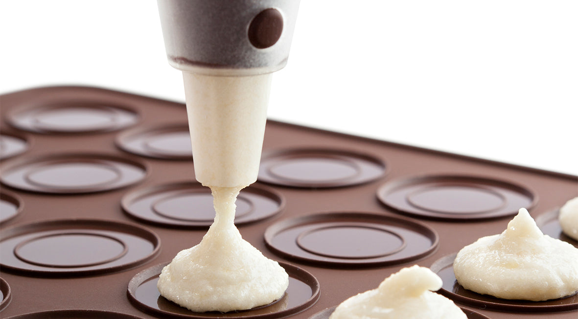 Lékué Macaron Kit with Decomax and Macaron Mat Brown