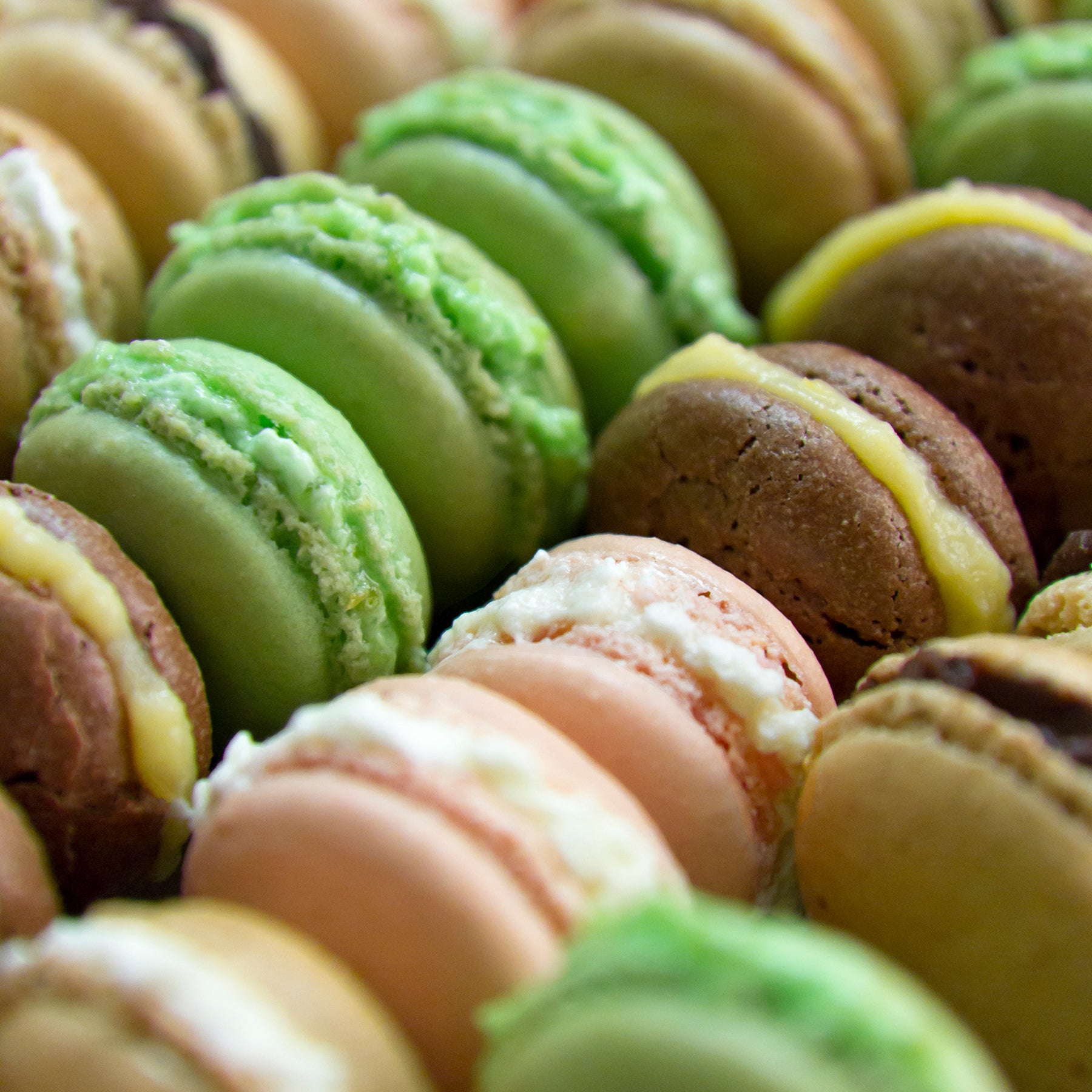 Lékué Macaron Kit with Decomax and Macaron Mat Brown
