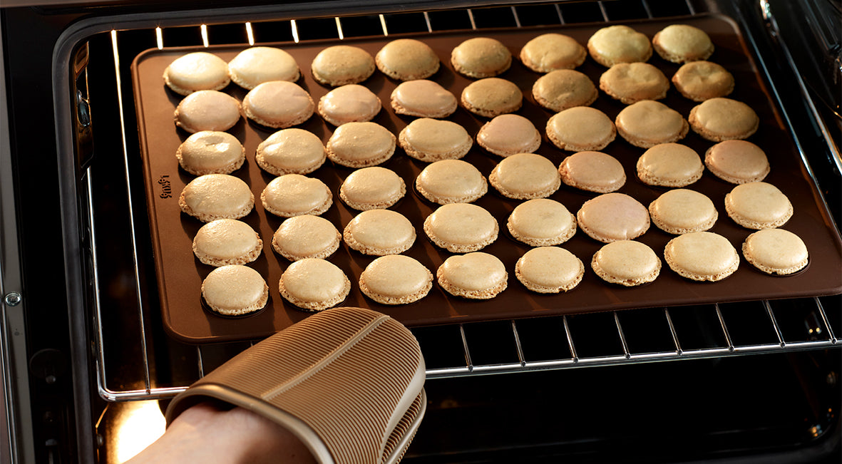 Lékué Macaron Kit with Decomax and Macaron Mat Brown