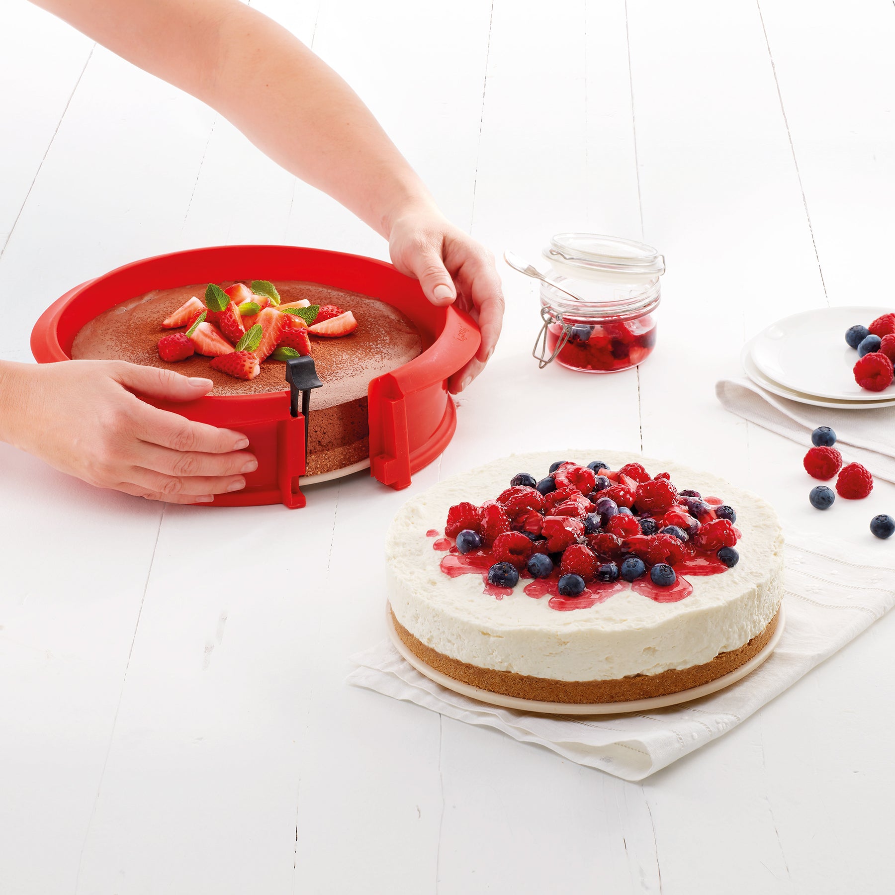 Lékué Springform Mould with Ceramic Plate 23cm Dia Red