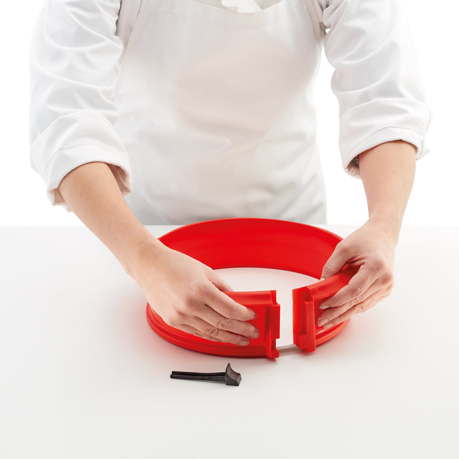 Lékué Springform Mould with Ceramic Plate 23cm Dia Red