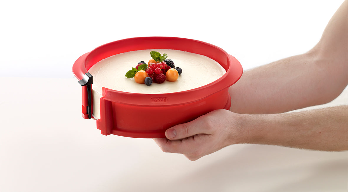 Lékué Springform Mould with Ceramic Plate 23cm Dia Red