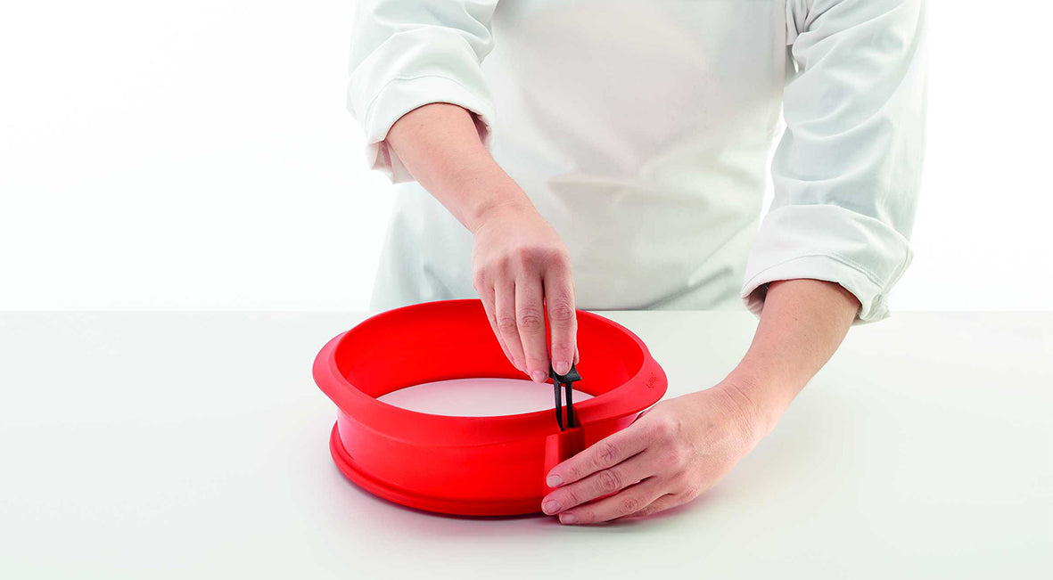 Lékué Springform Mould with Ceramic Plate 23cm Dia Red