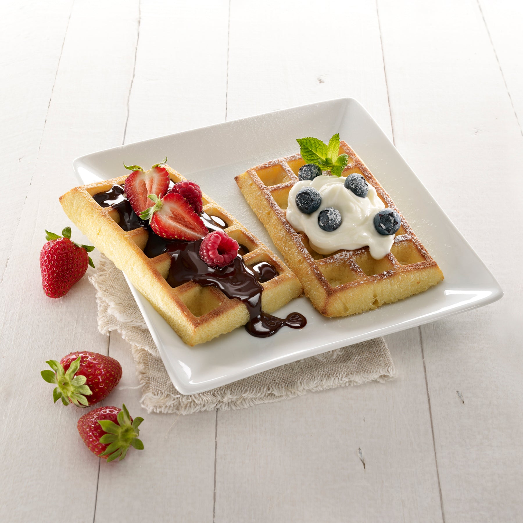 Lékué Waffle Mould 2 Piece Set 125ml x 4 Red