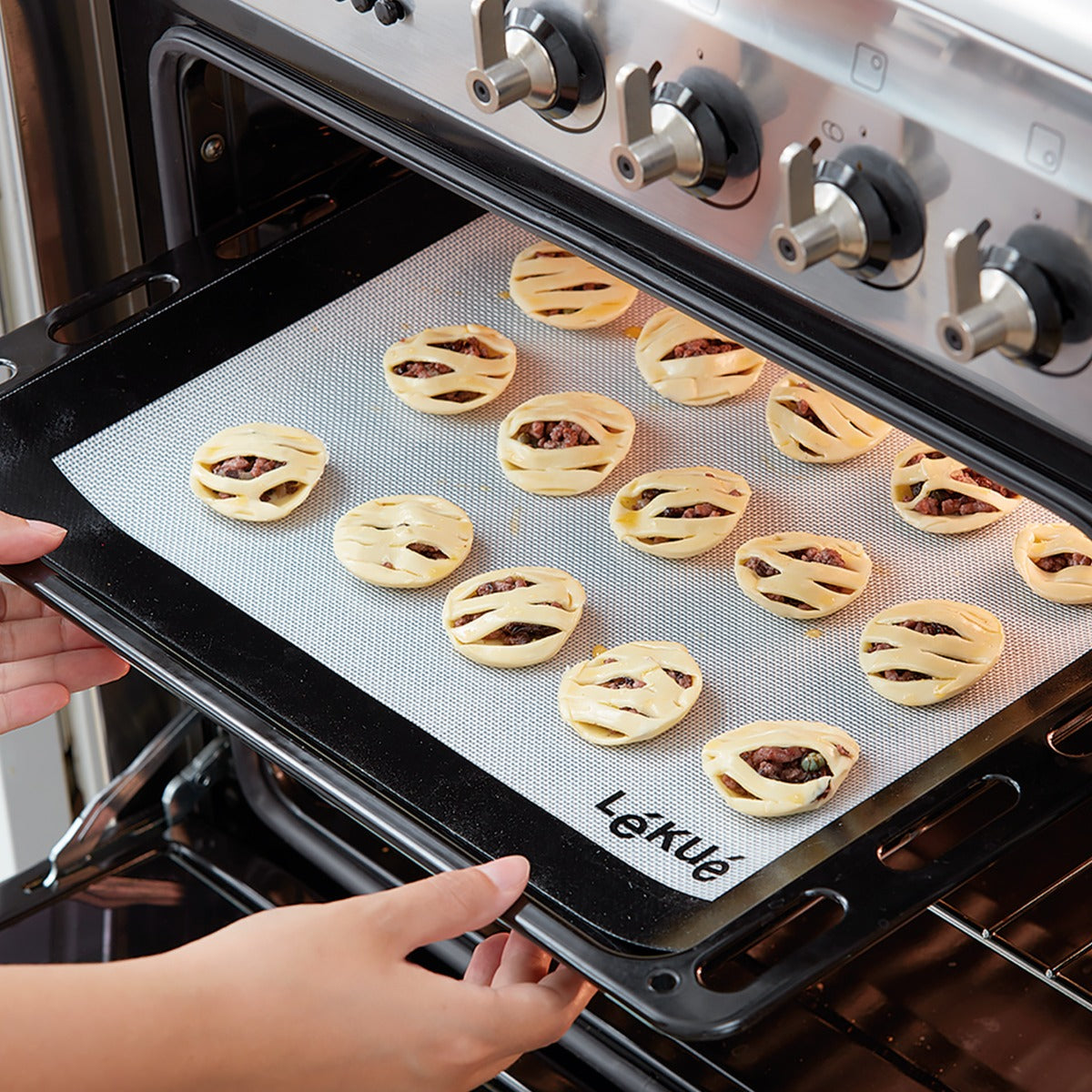 Lékué Mini Pies Kit Mould with Rollers Red