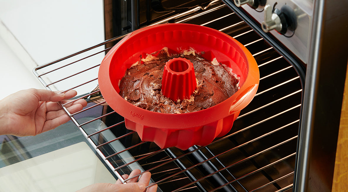 Lékué Spiral Savarin Mould 20cm/1L Red