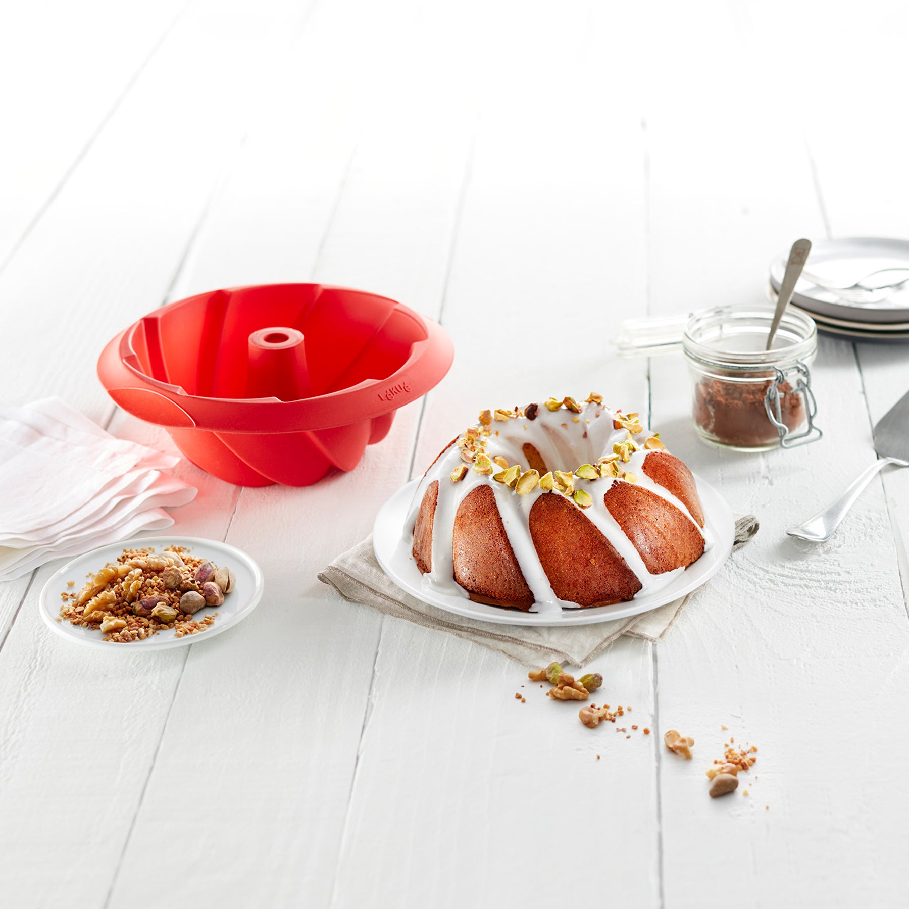 Lékué Spiral Savarin Mould 20cm/1L Red