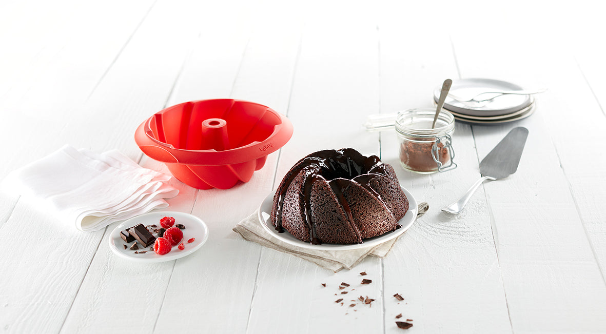 Lékué Spiral Savarin Mould 20cm/1L Red