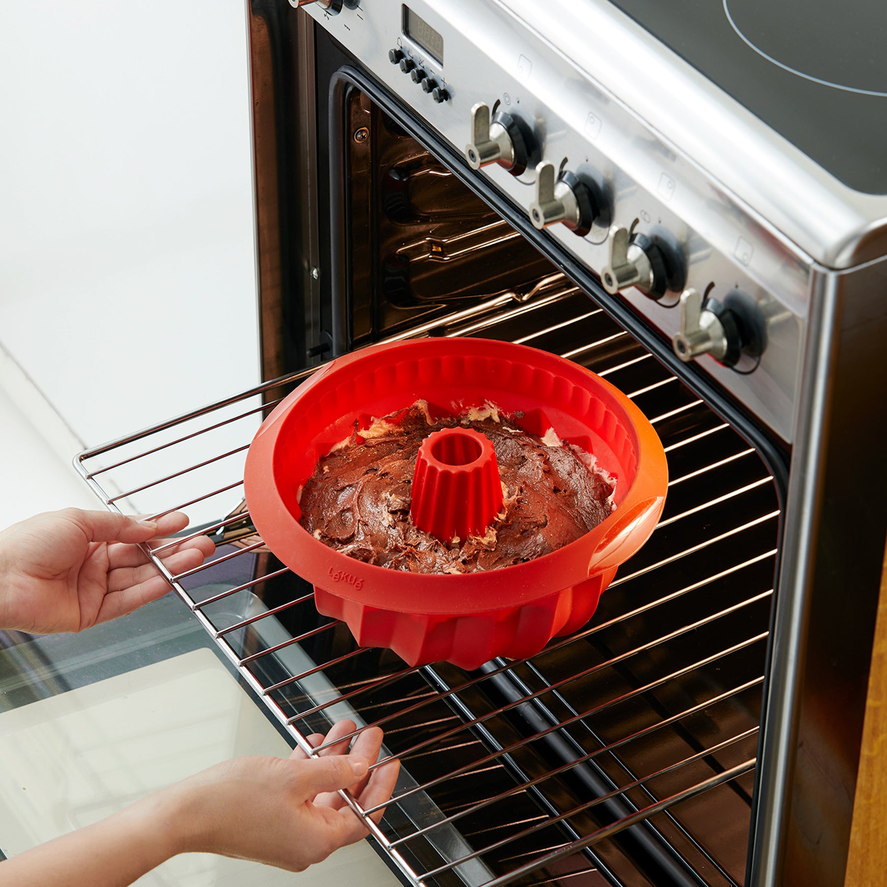 Lékué Deep Savarin Cake Mould 22cm/2.4L Red