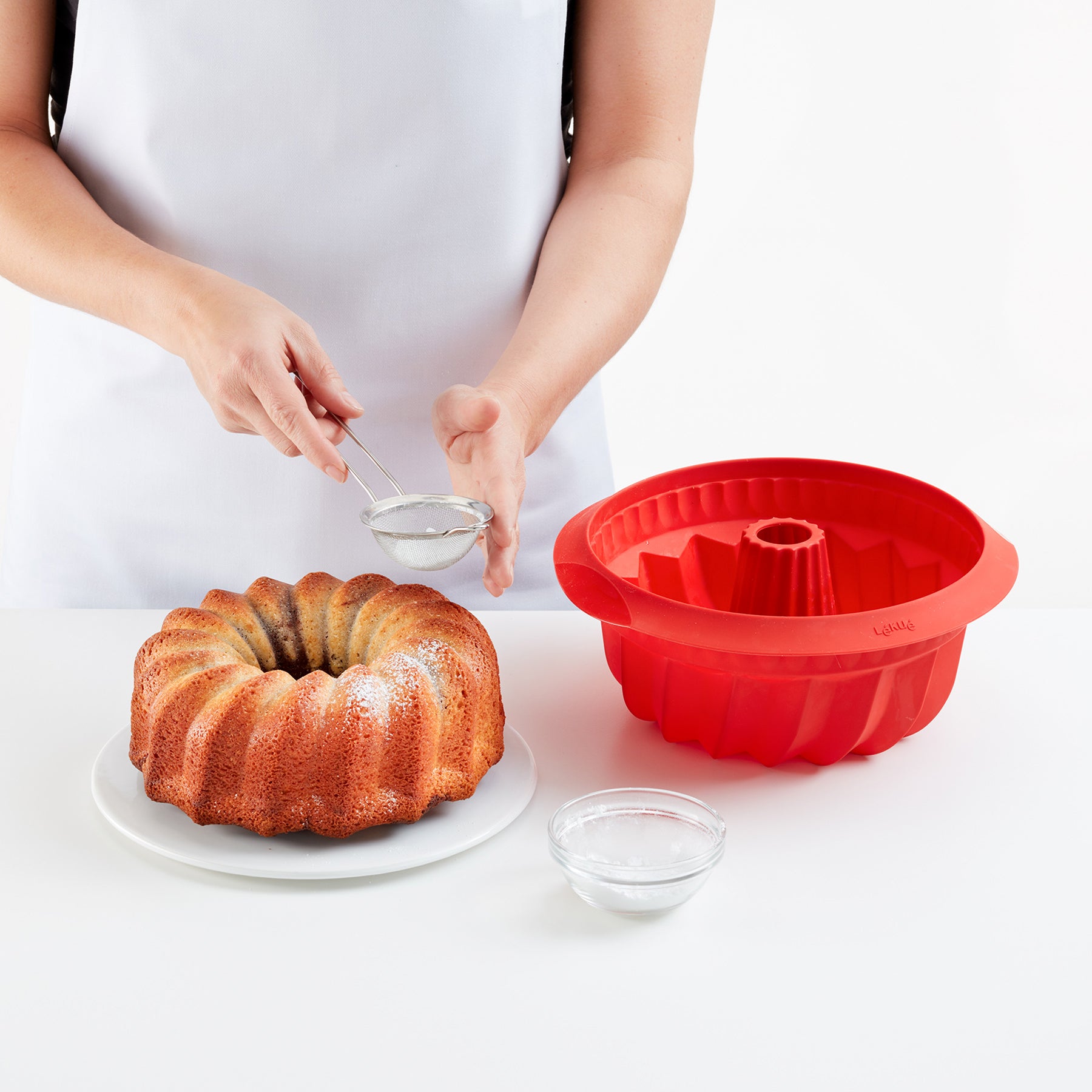 Lékué Deep Savarin Cake Mould 22cm/2.4L Red