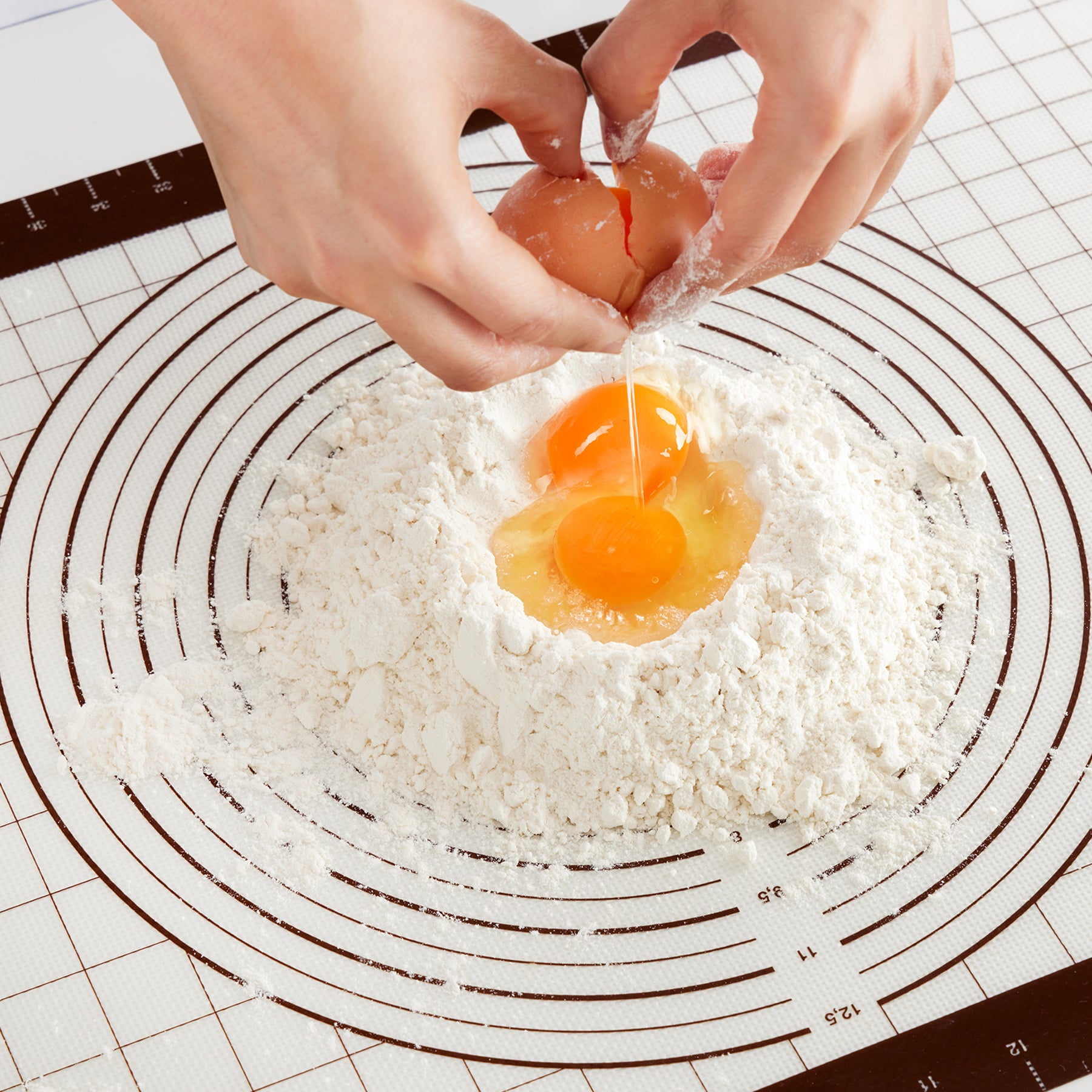 Lékué Non Stick Pastry Mat with Measures 60 x 40cm Brown