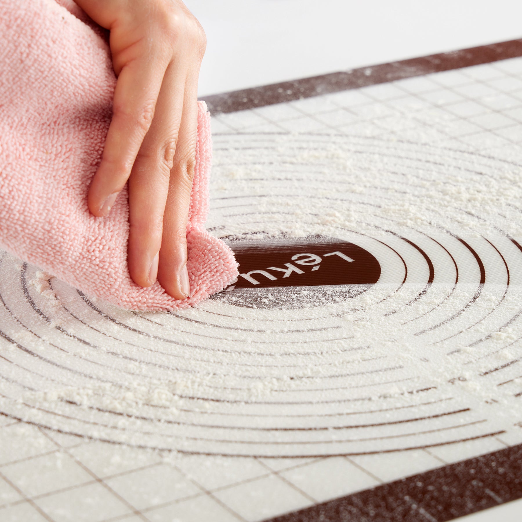 Lékué Non Stick Pastry Mat with Measures 60 x 40cm Brown
