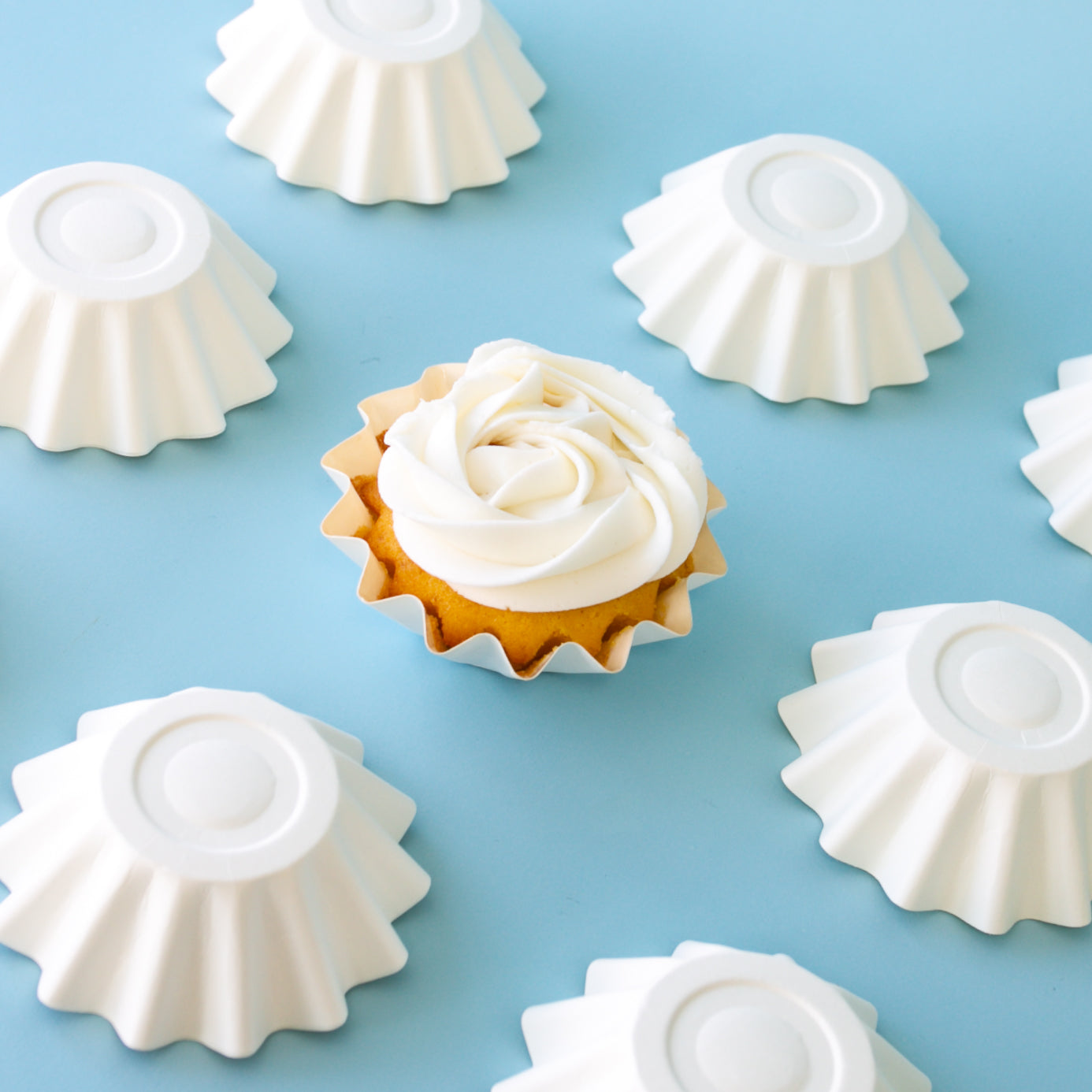 Papyrus Bloom Baking Cups White 24 Pack