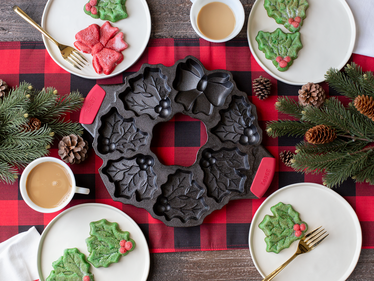 Lodge Cast Iron Holiday Wreath Pan