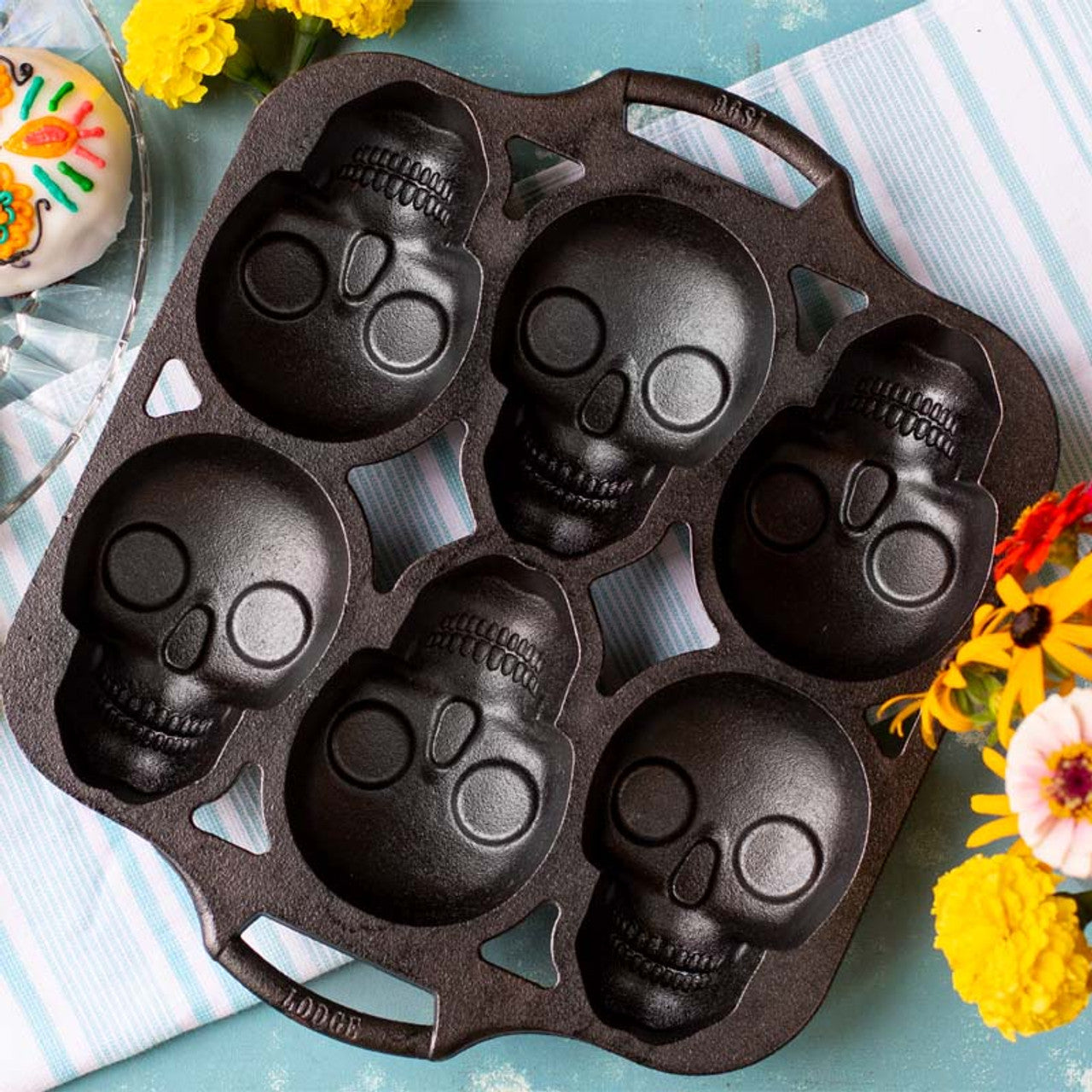 Lodge Cast Iron Skull Mini Cake Pan