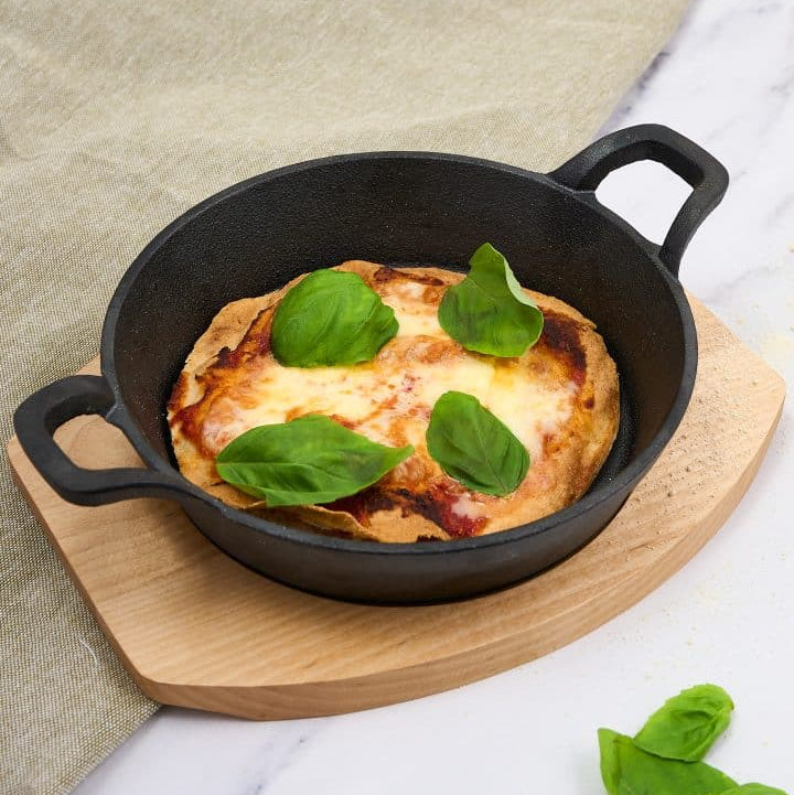 KH Khast Cast Iron Gratin Dish with Wooden Tray 18cm