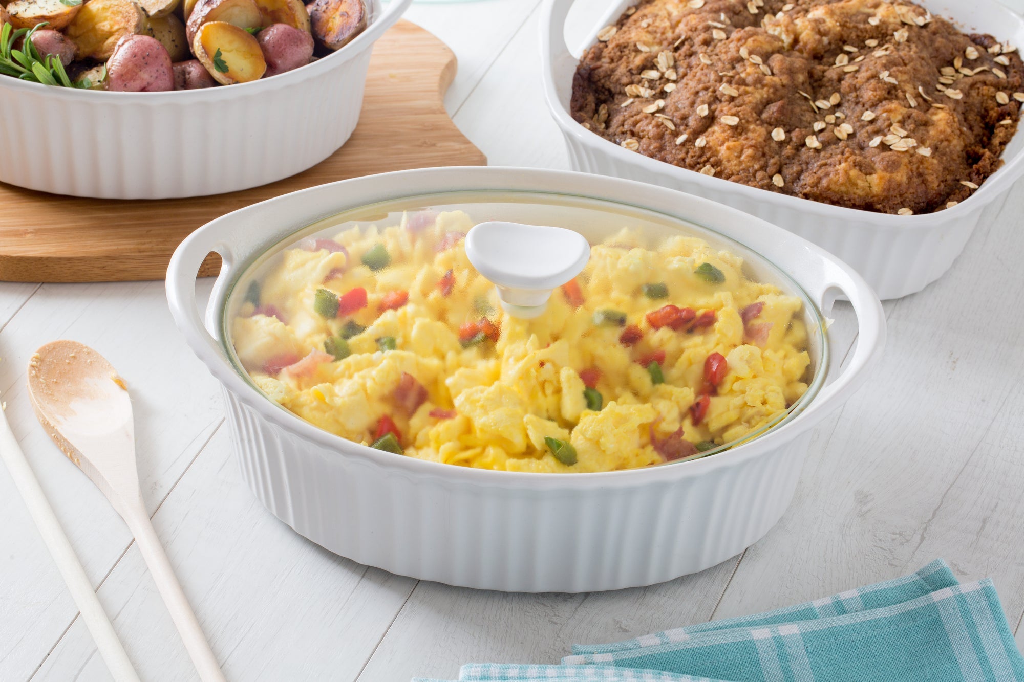 Corningware French White Oval Casserole Dish with Lid (2.35L)