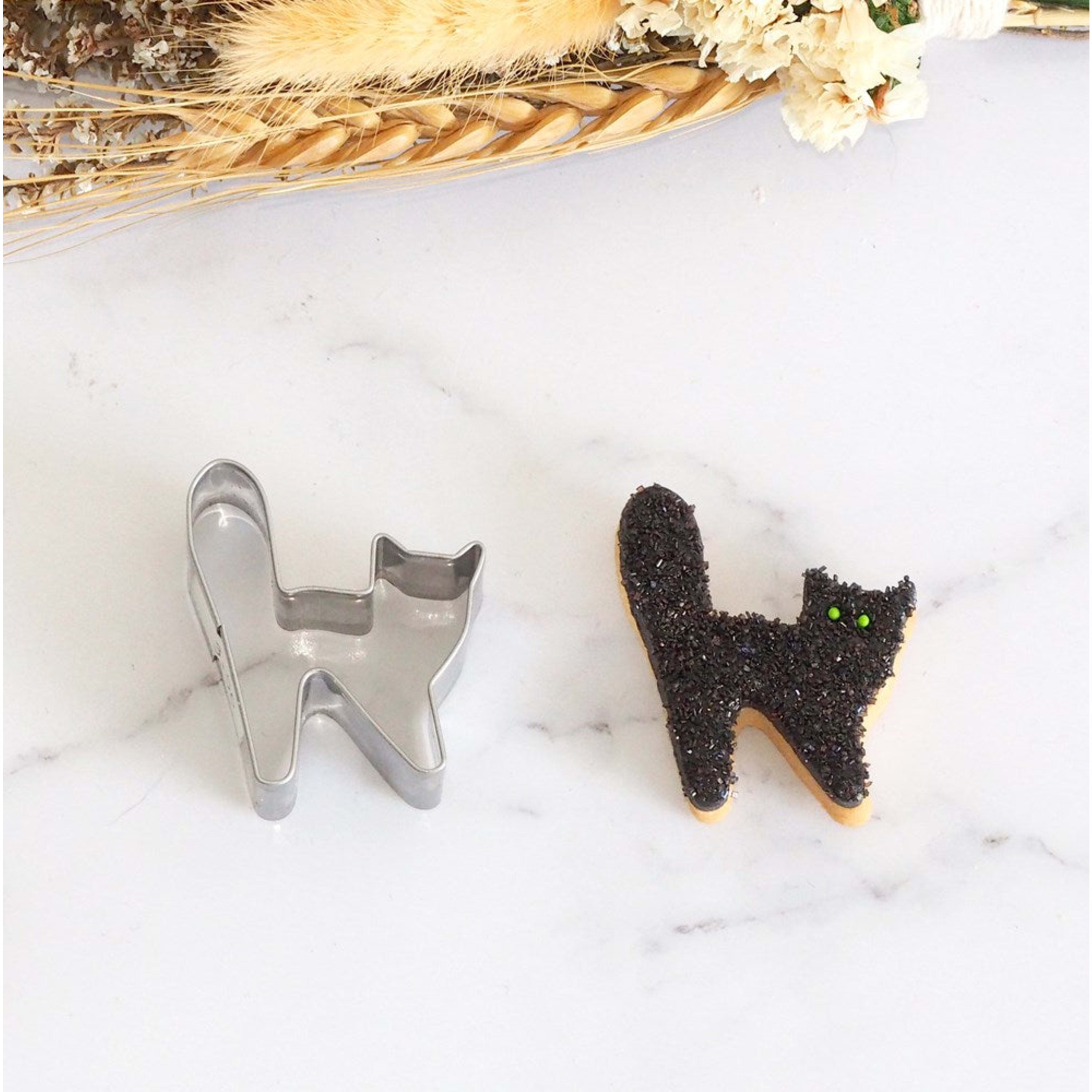 Sweet Themes Mini Cat Cookie Cutter