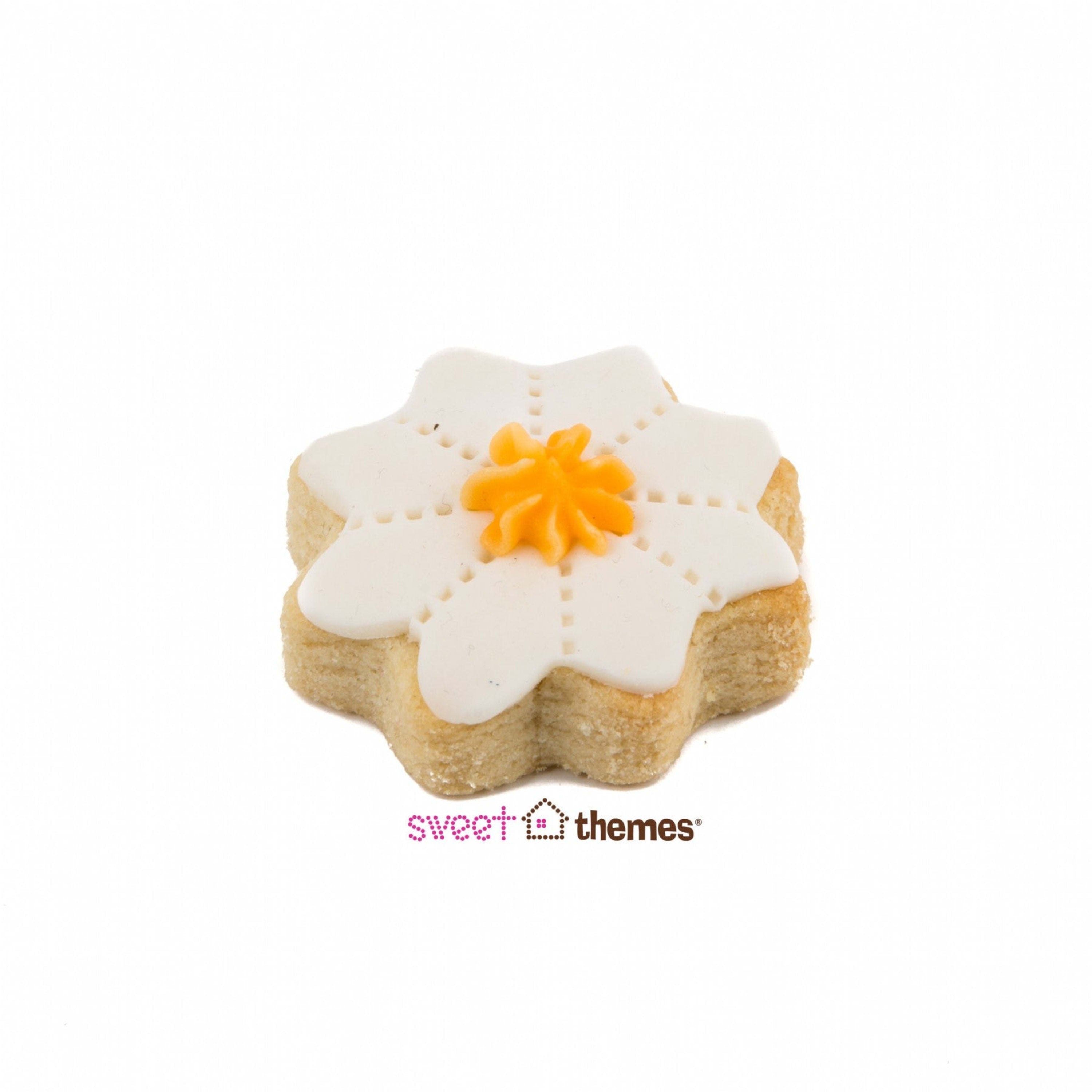 Sweet Themes Mini Daisy Cookie Cutter
