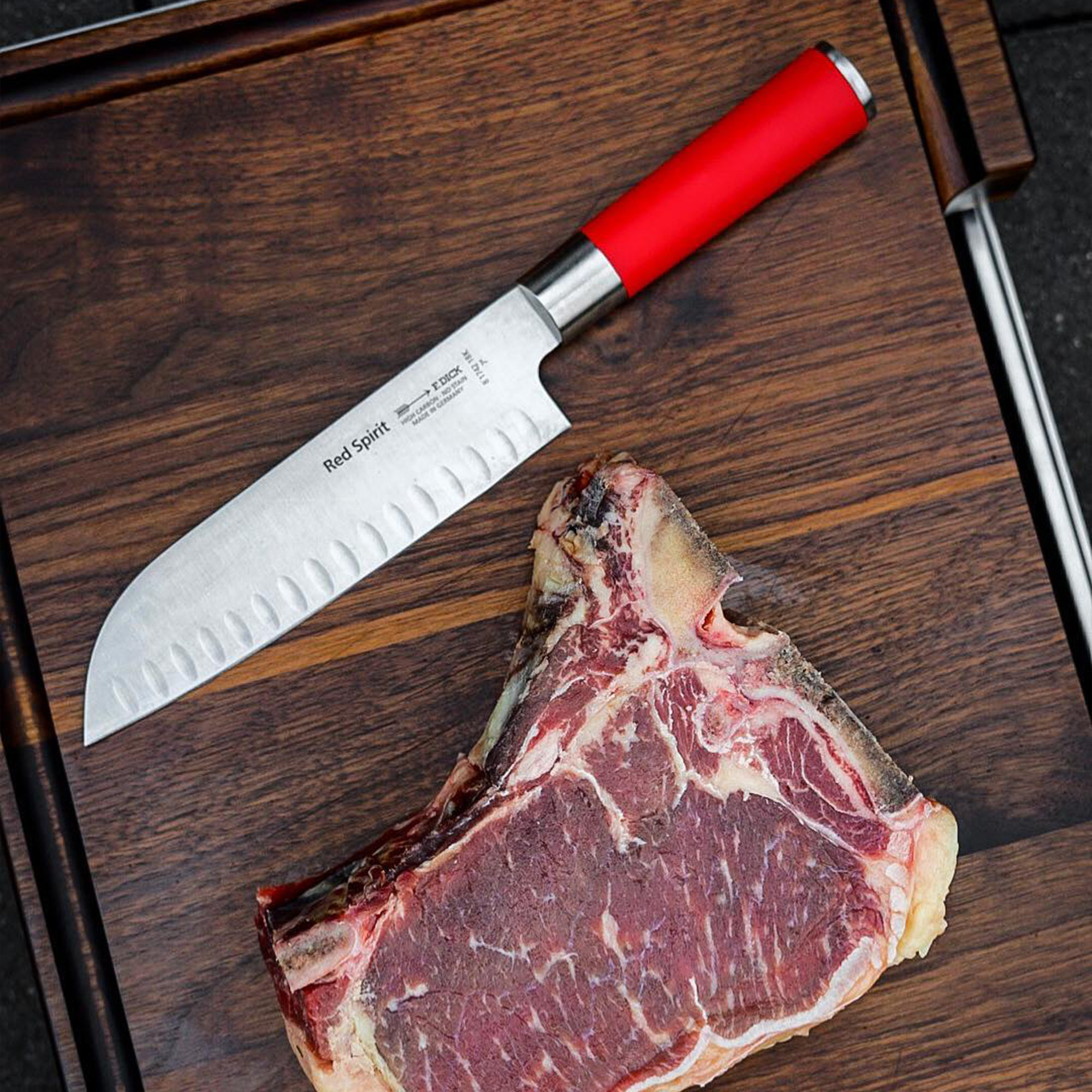 F.Dick Red Spirit Santoku Kullenschliff, 18cm, C&C/P
