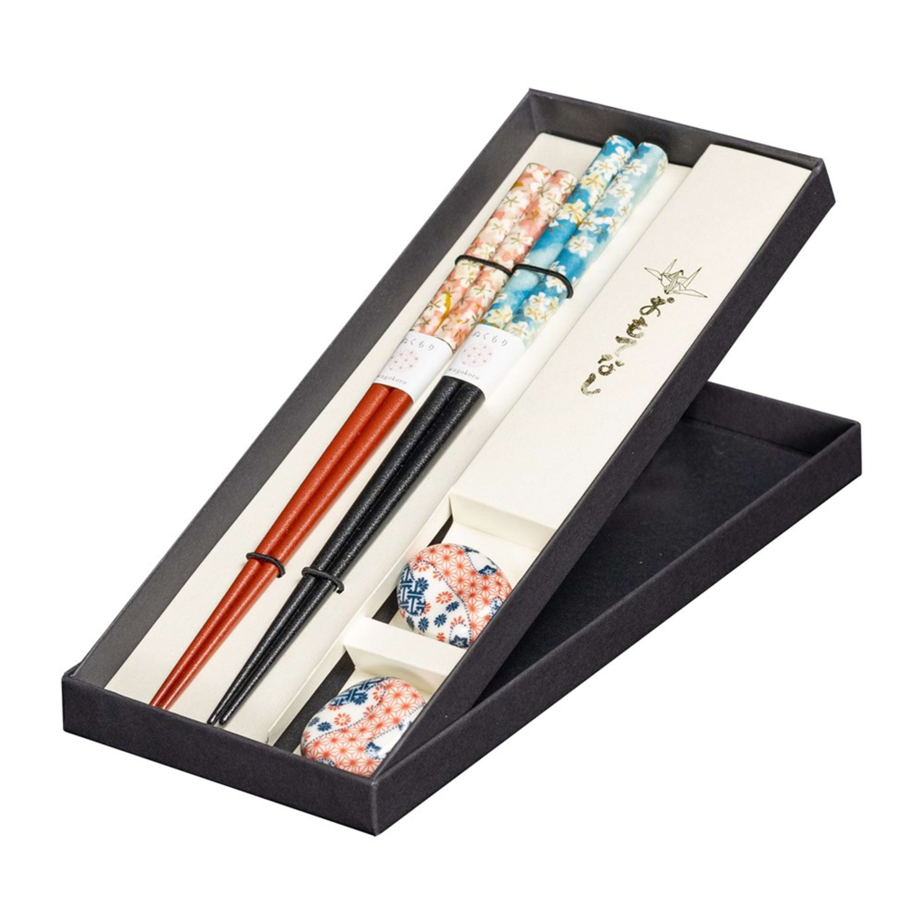 Omotenashi Harakura 4 Piece Chopstick & Chopstick Rest Set
