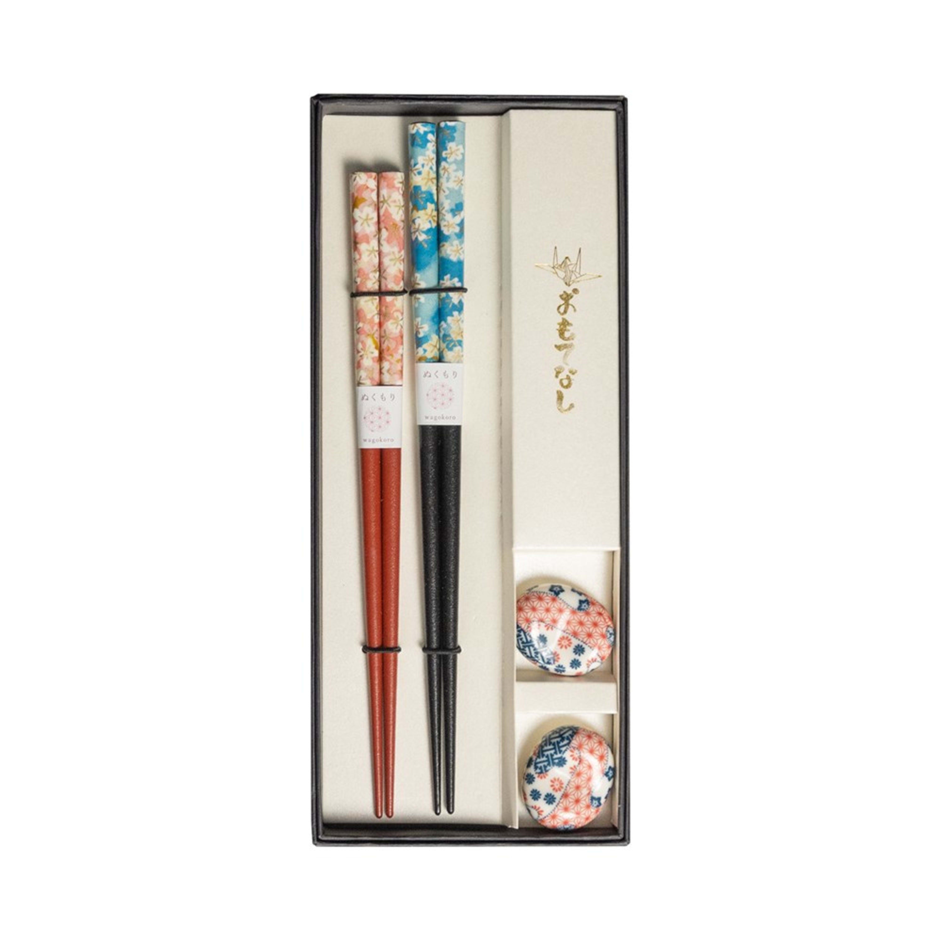 Omotenashi Harakura 4 Piece Chopstick & Chopstick Rest Set