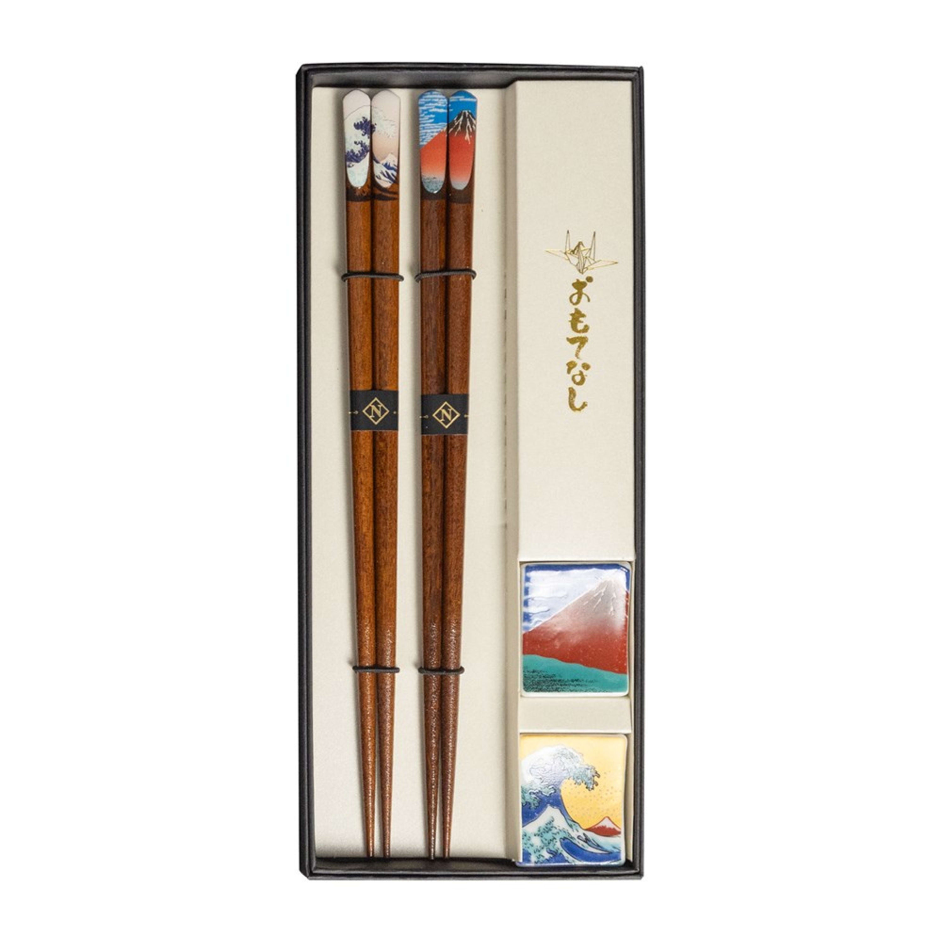 Omotenashi Nami 4 Piece Chopstick & Chopstick Rest Set