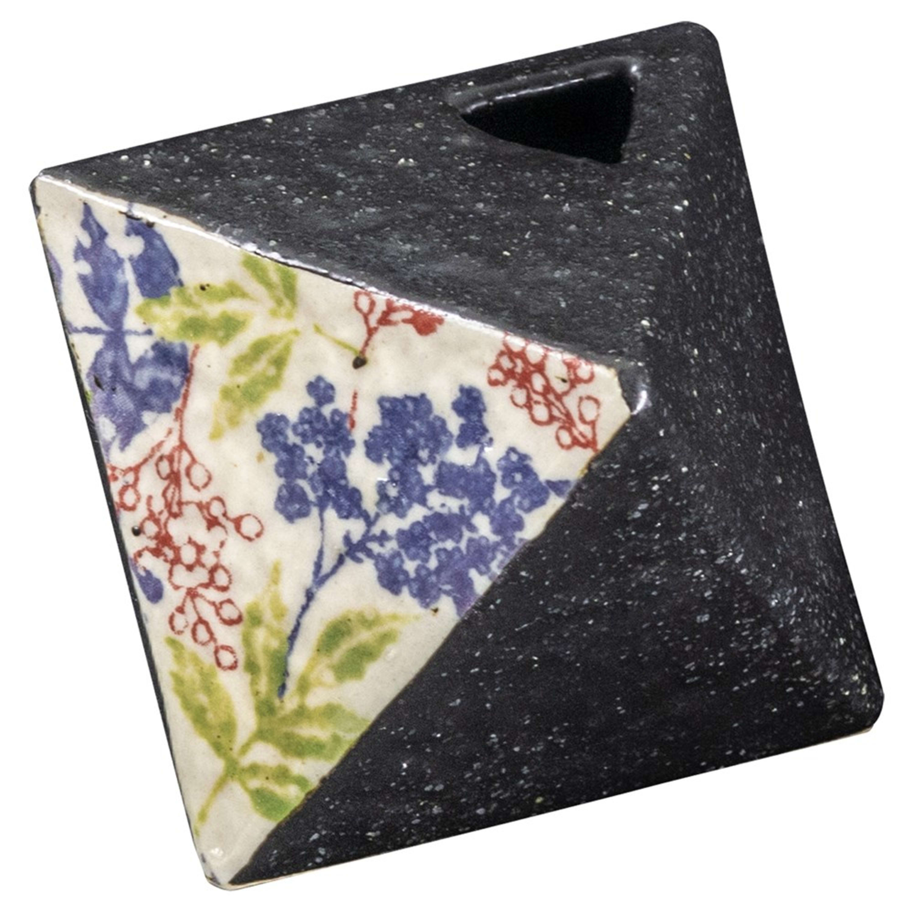 Omotenashi Triangle Vase 7x7x7cm - Black