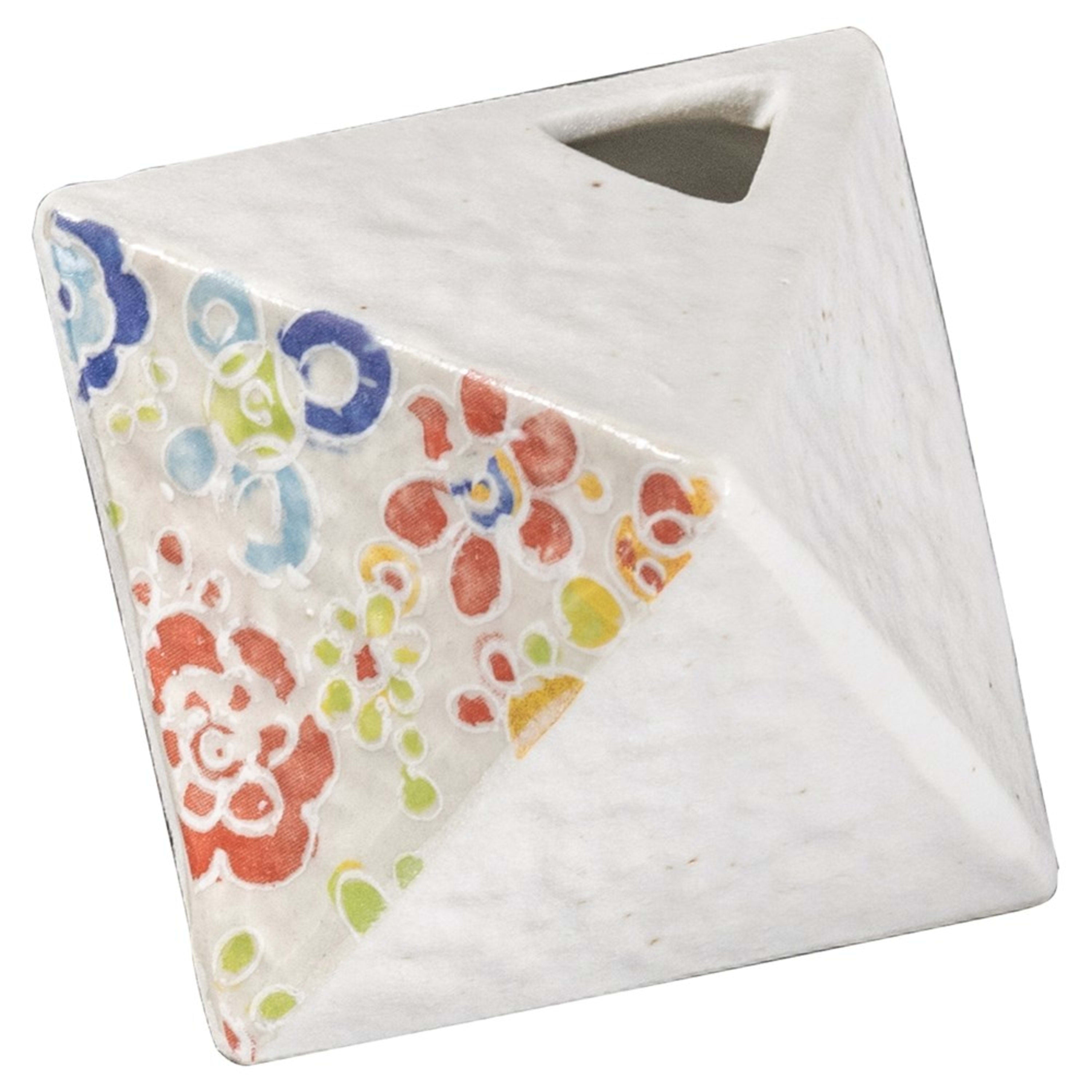 Omotenashi Triangle Vase 7x7x7cm - White