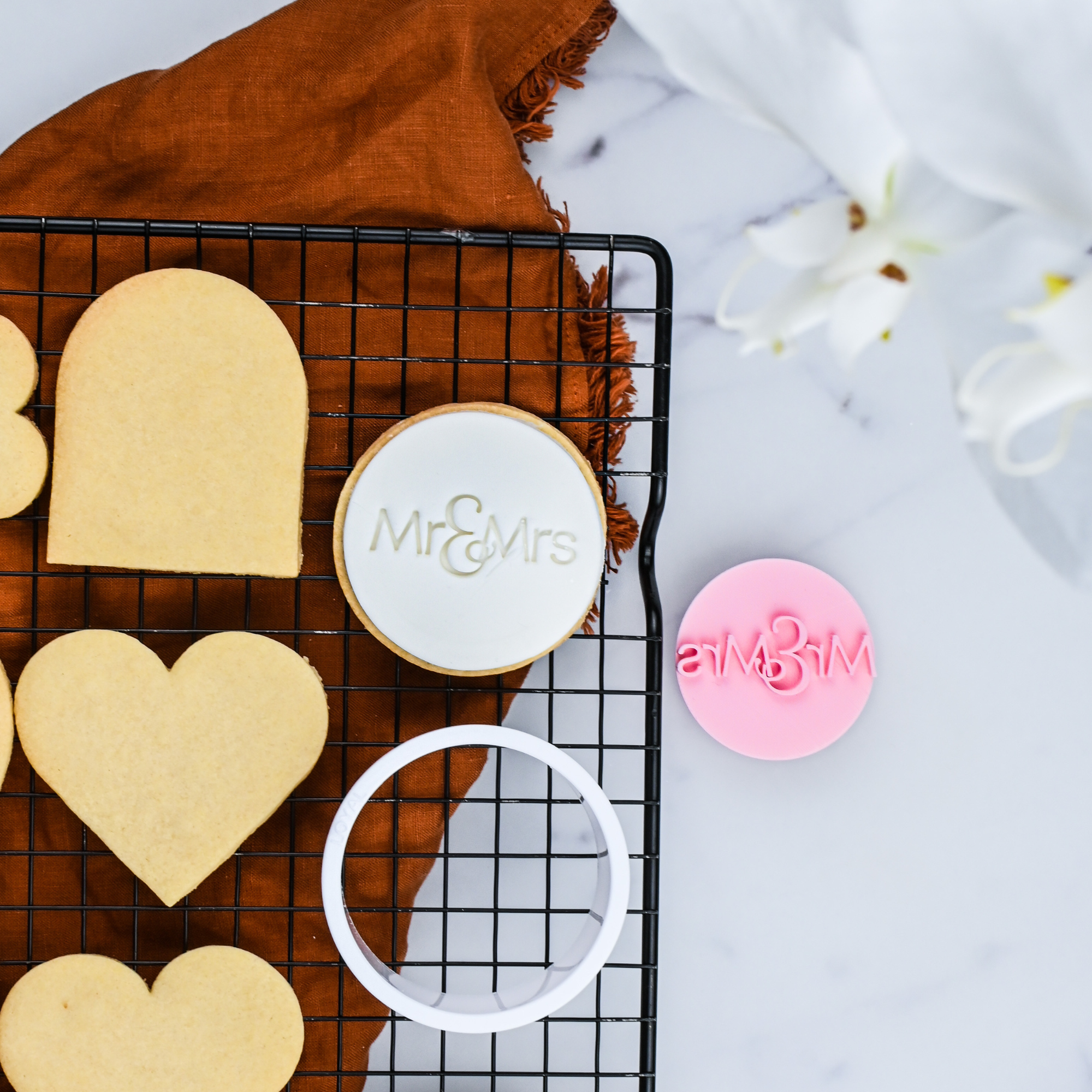 LOYAL Cookie Embosser Stamp Mr & Mrs