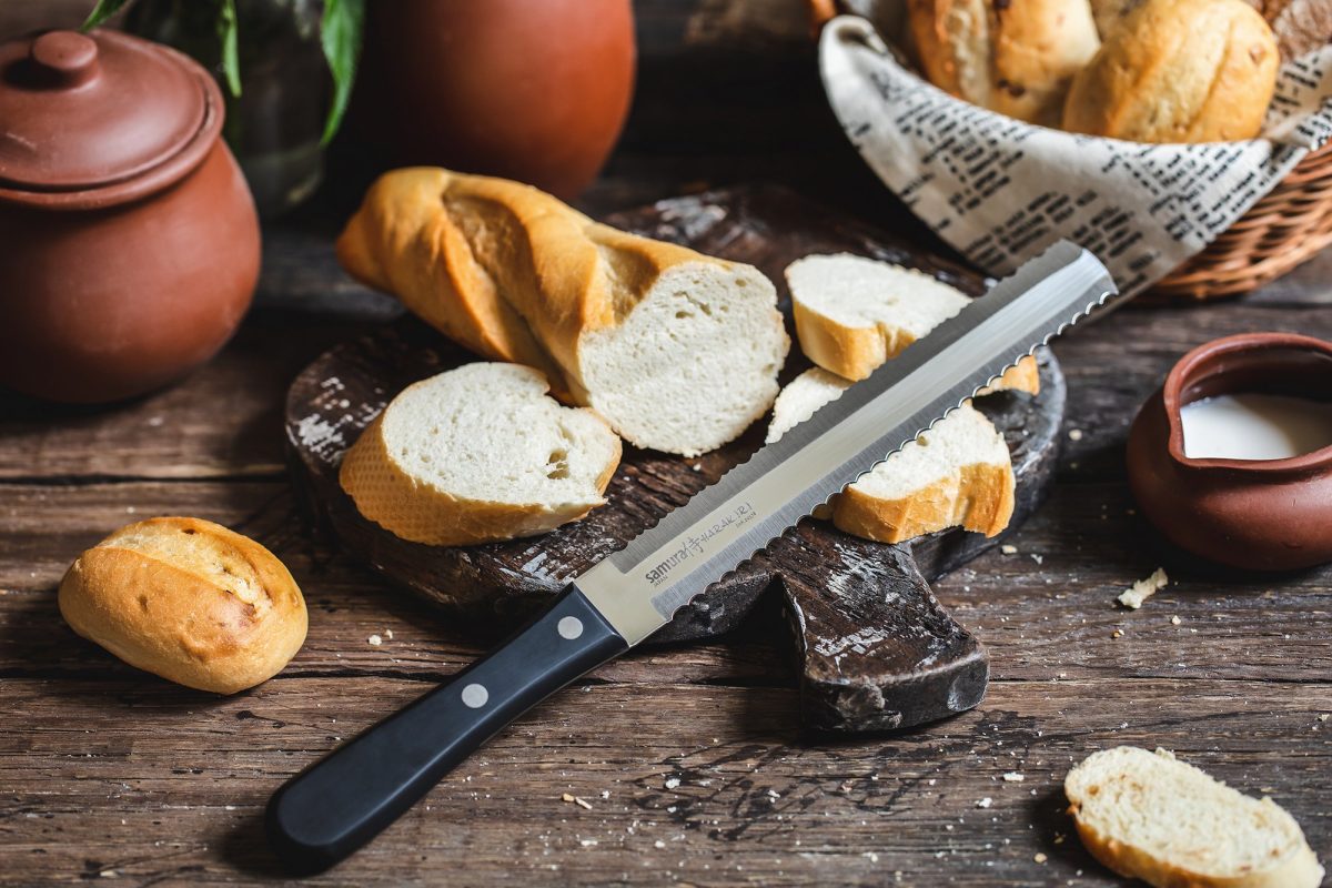 Samura HARAKIRI Set of 3 Kitchen Knives with Black Handle: Utility Knife, Saw Knife for bread and frozen food, Chef's Knife