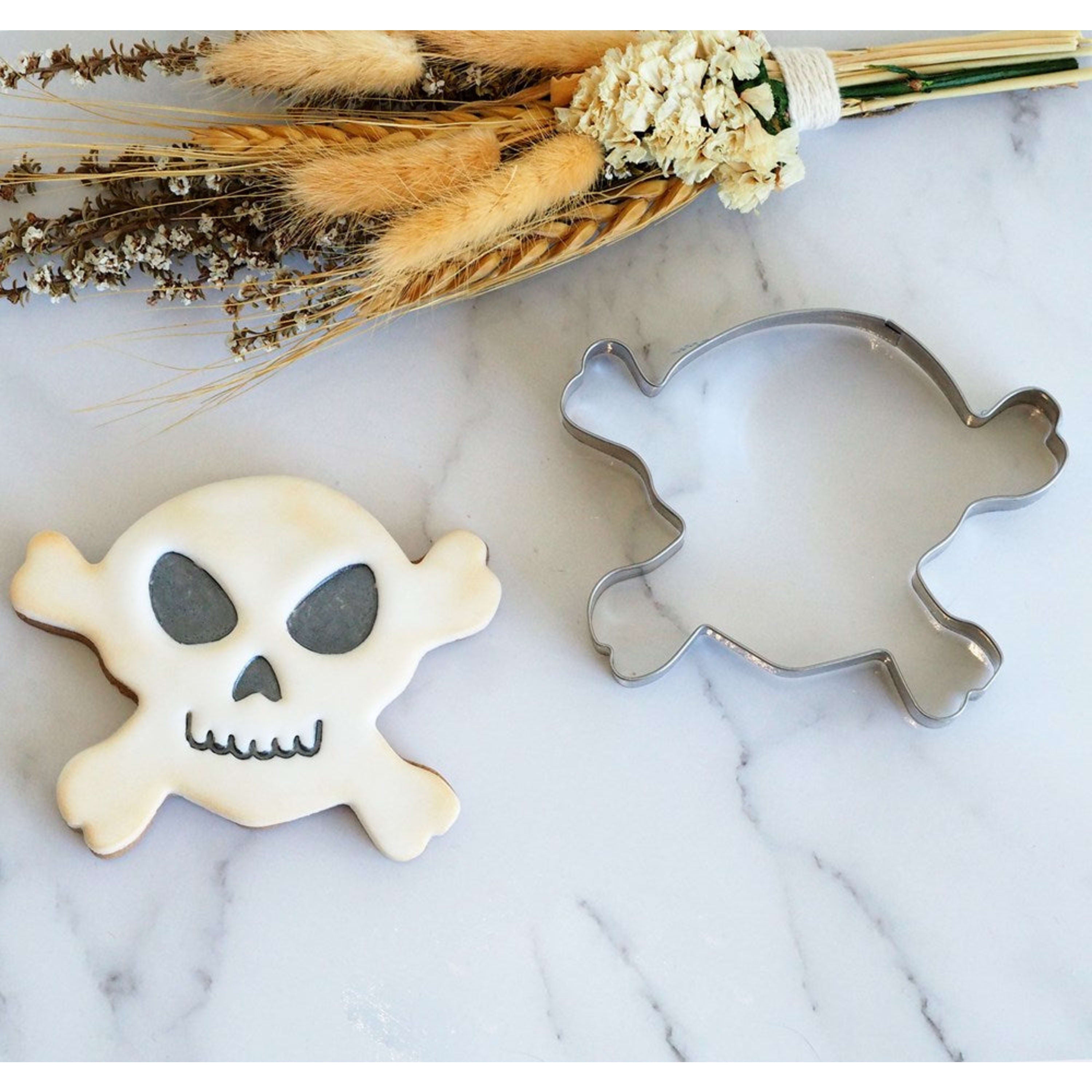 Sweet Themes Skull & Crossbones Cookie Cutter