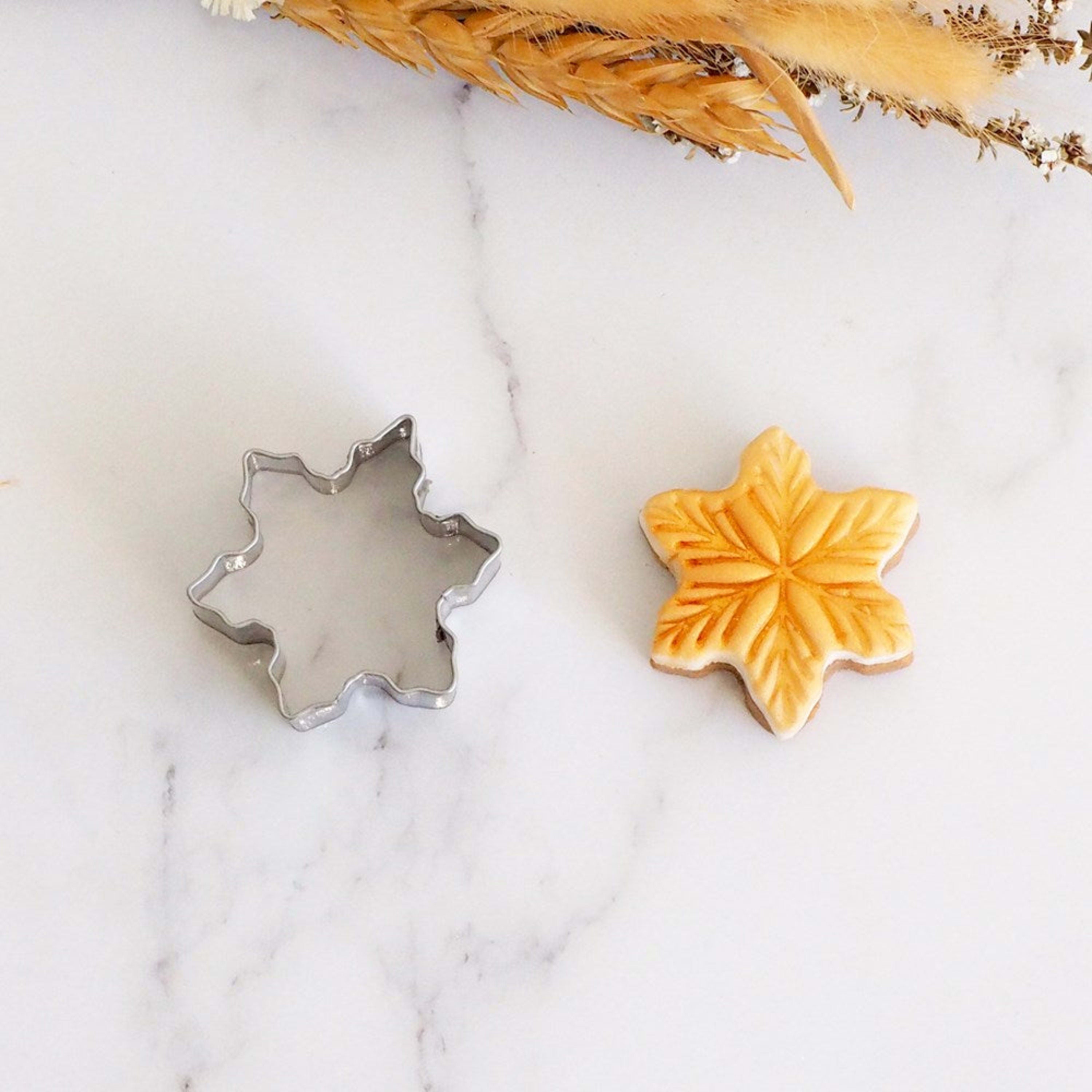 Sweet Themes Mini Snowflake or Flower Cookie Cutter