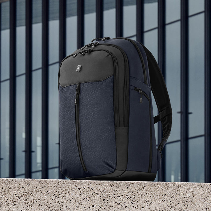 Victorinox Altmont Original Vertical-Zip 17" Laptop Backpack