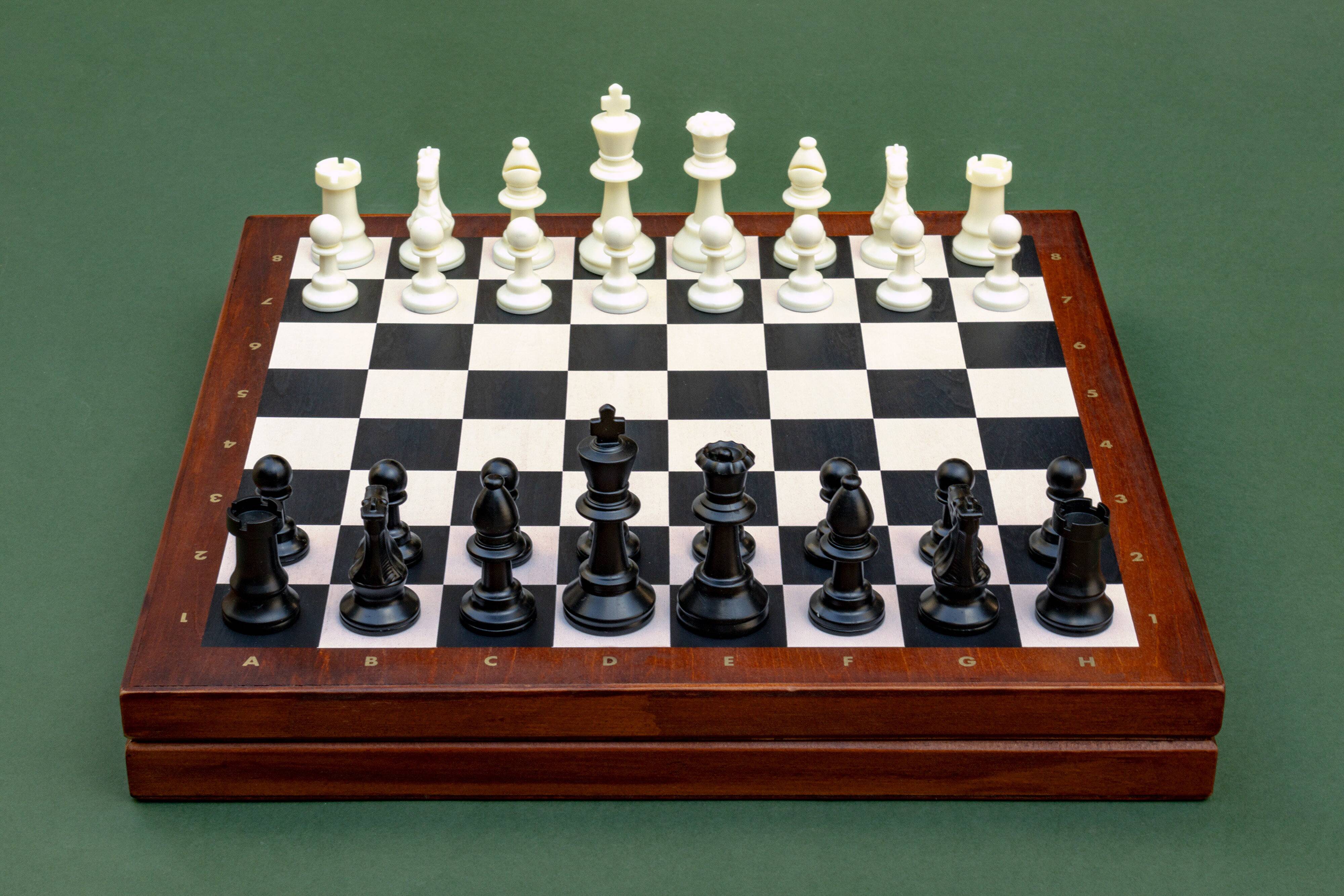 Luckies Iron & Glory Chess Deluxe