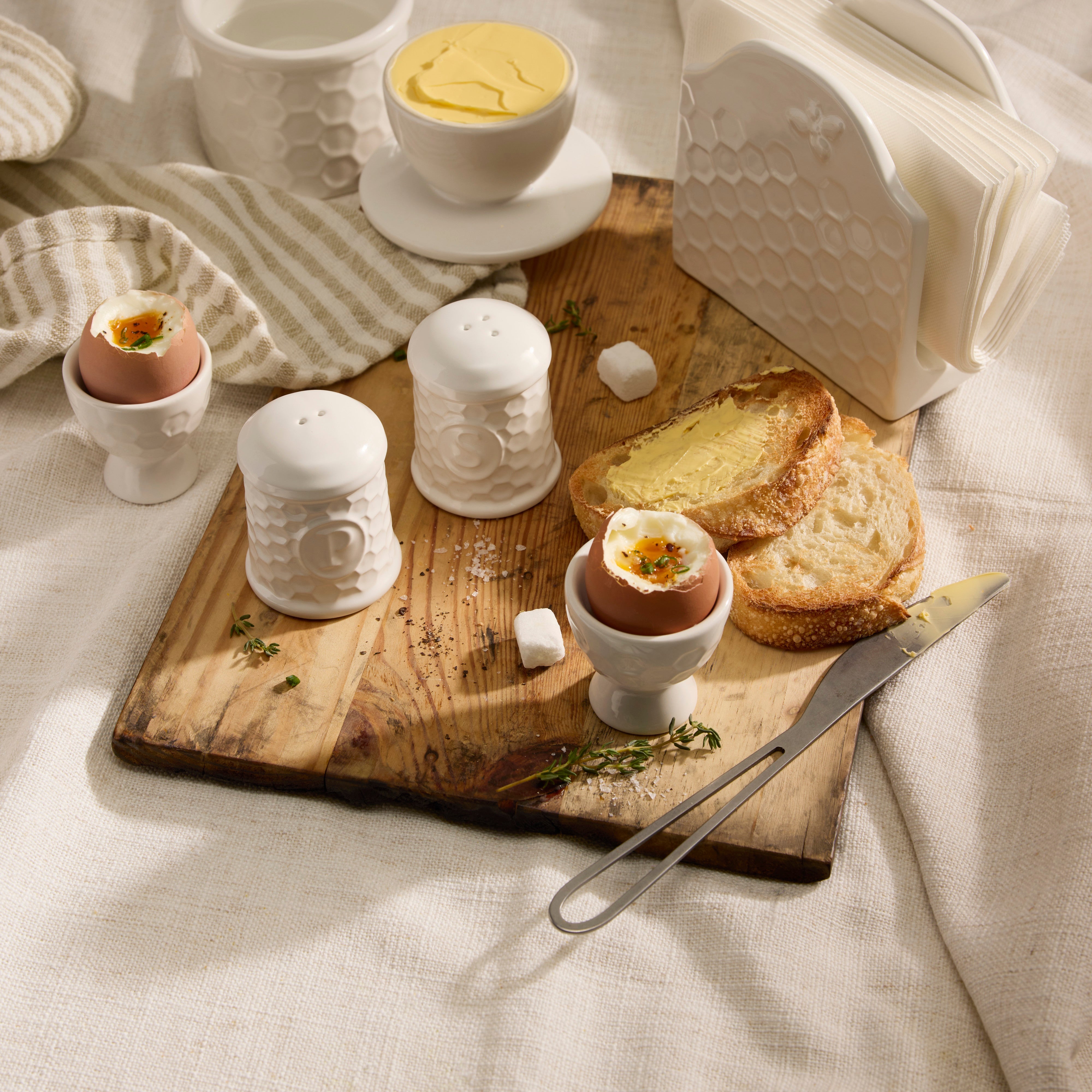 Davis & Waddell Wildflower & Hive Egg Cups 2 Piece Set White