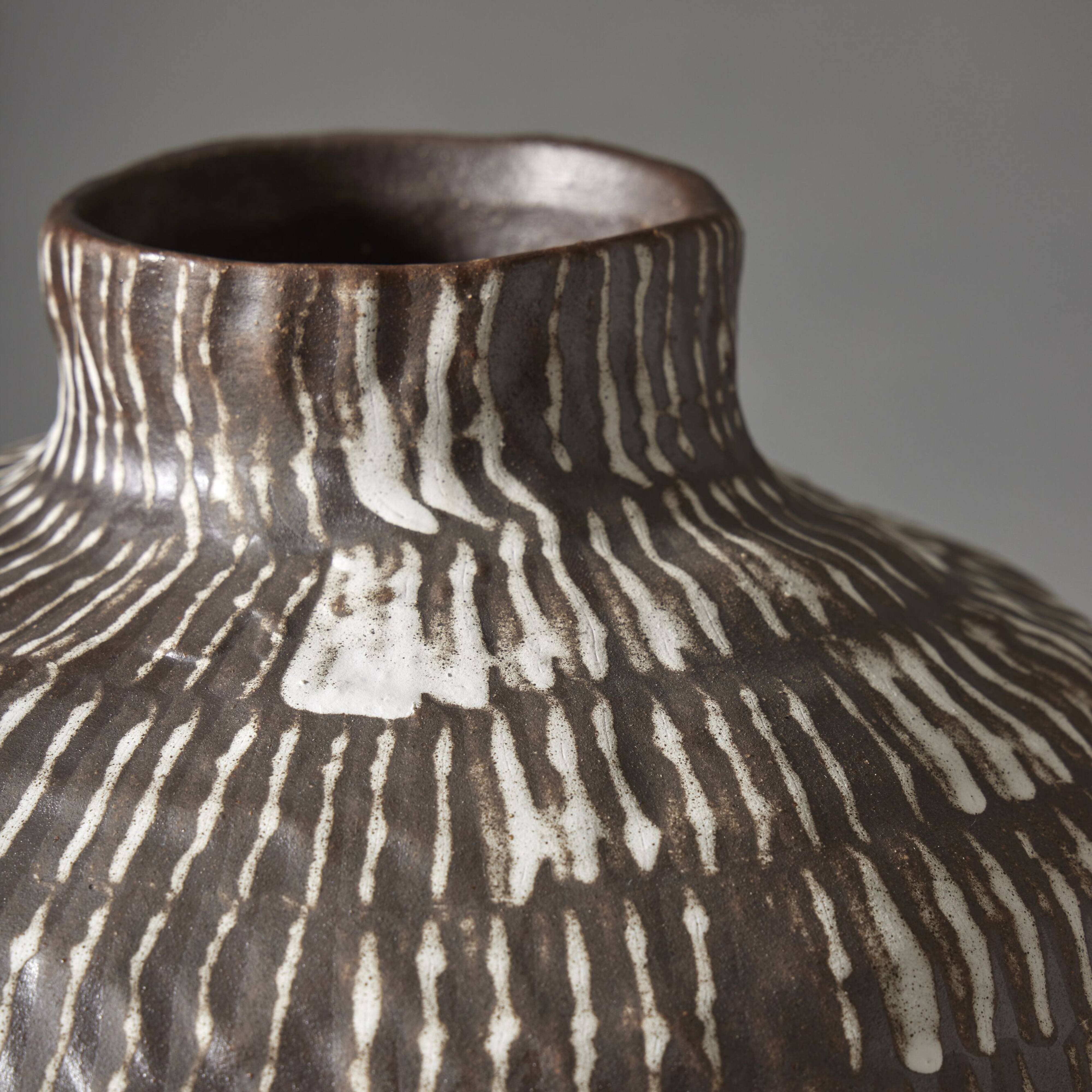 Grand Designs Arbor Ribbed Vase Brown & White