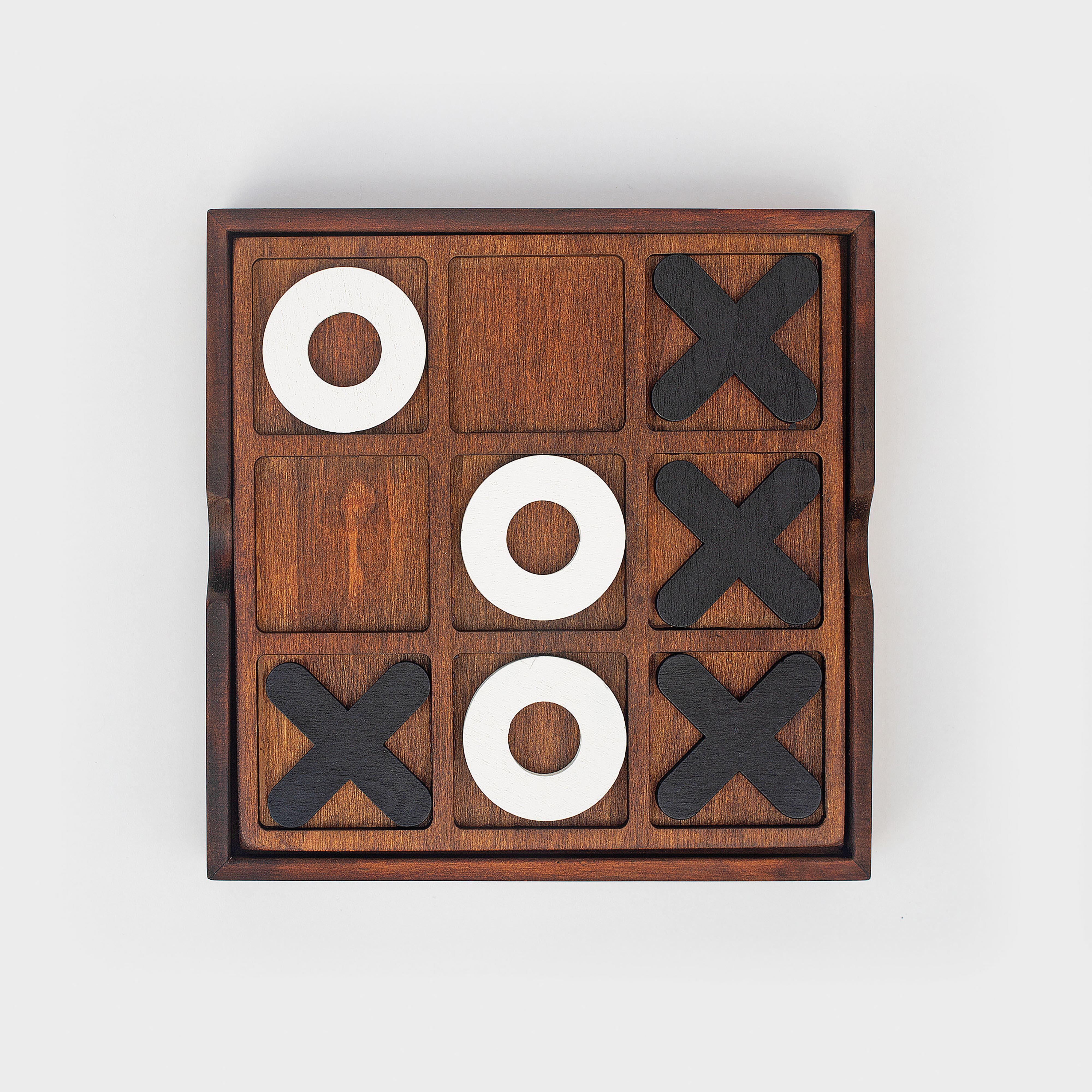 Luckies Iron & Glory Tic Tac Toe