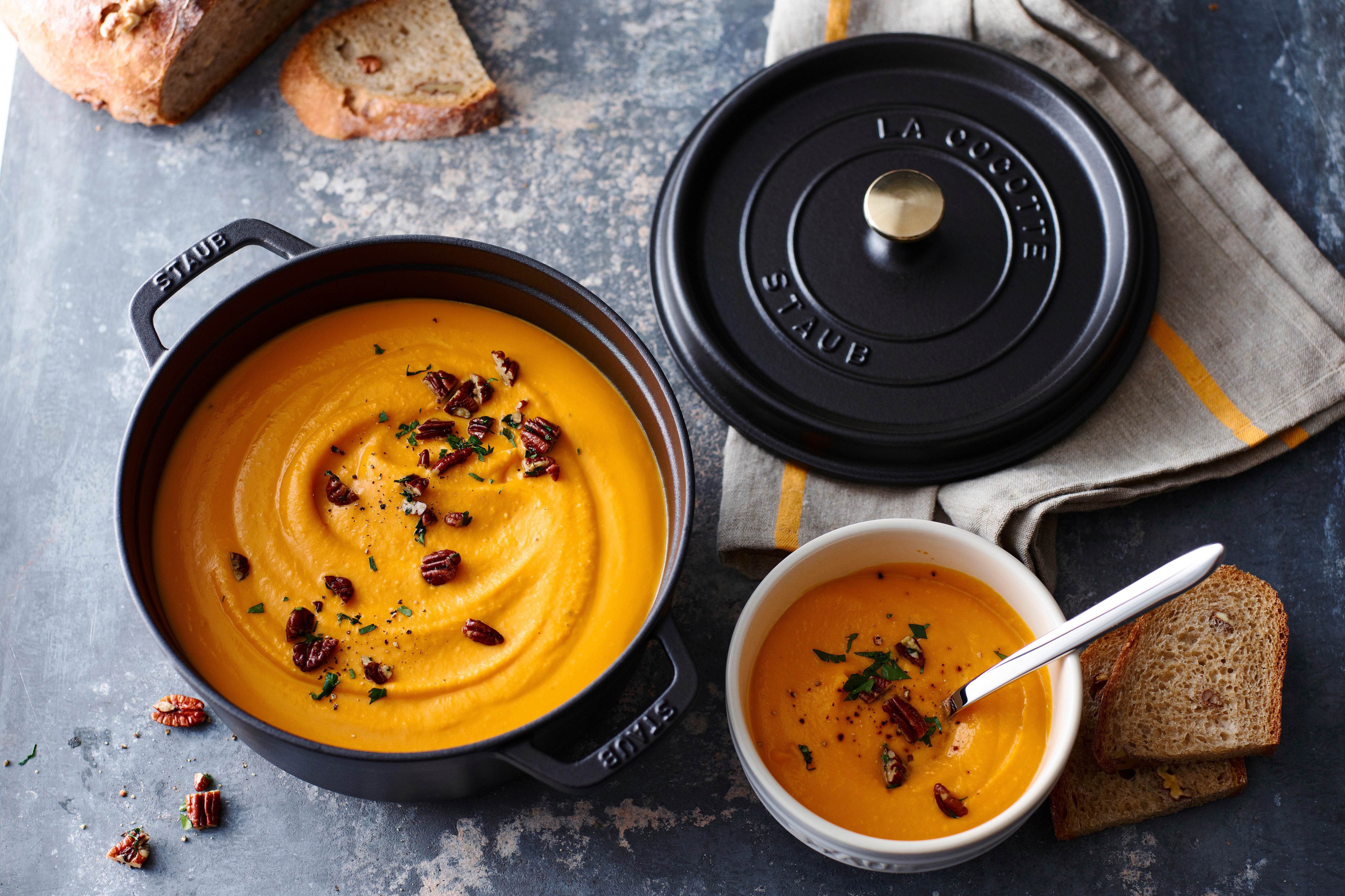 Staub Round Cocotte - 28cm Black