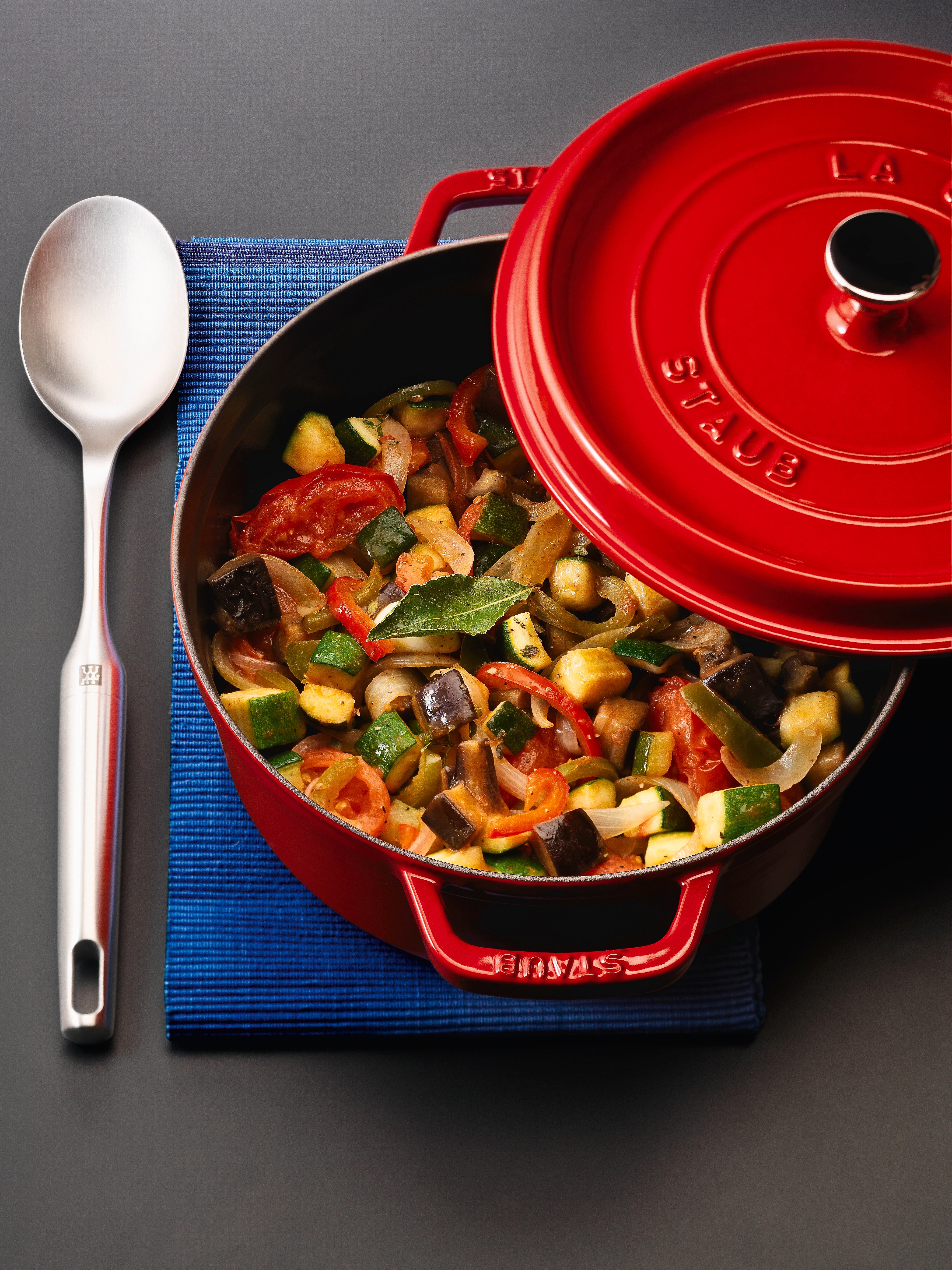 Staub Round Cocotte - 26cm Cherry Red