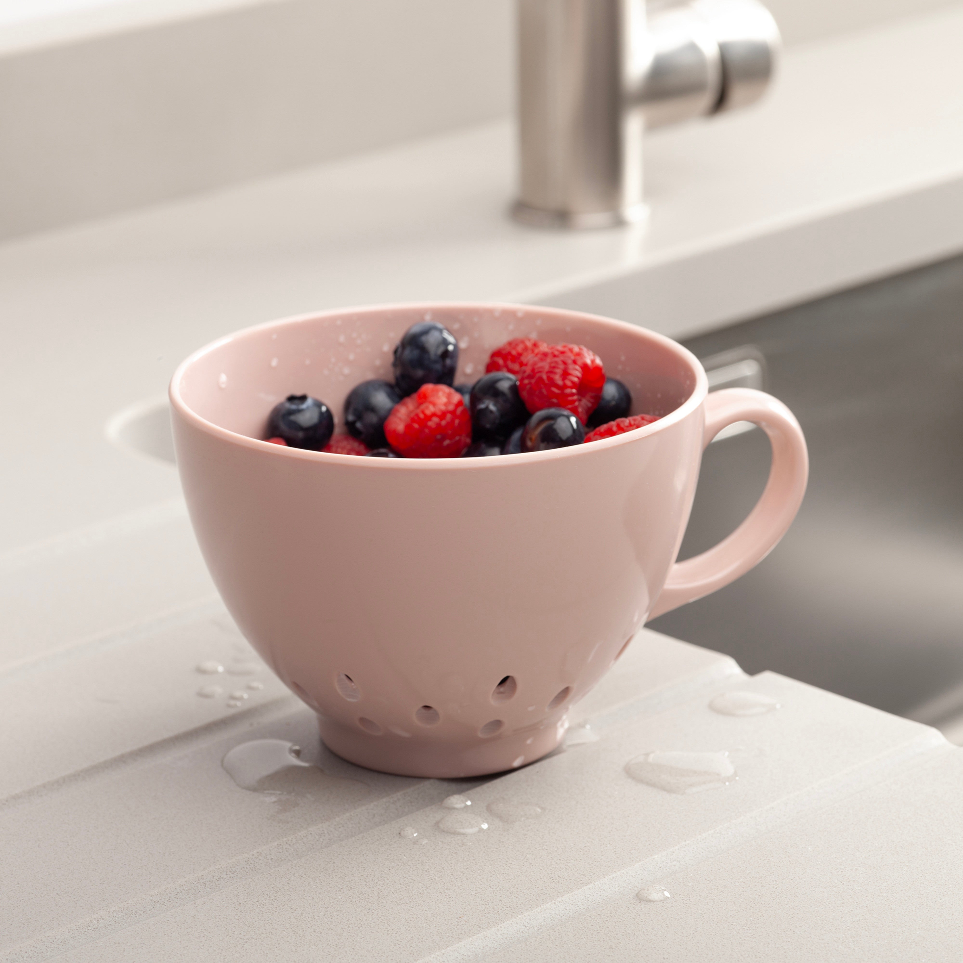 Zeal Keep It Handy Berry Colander Pale Pink