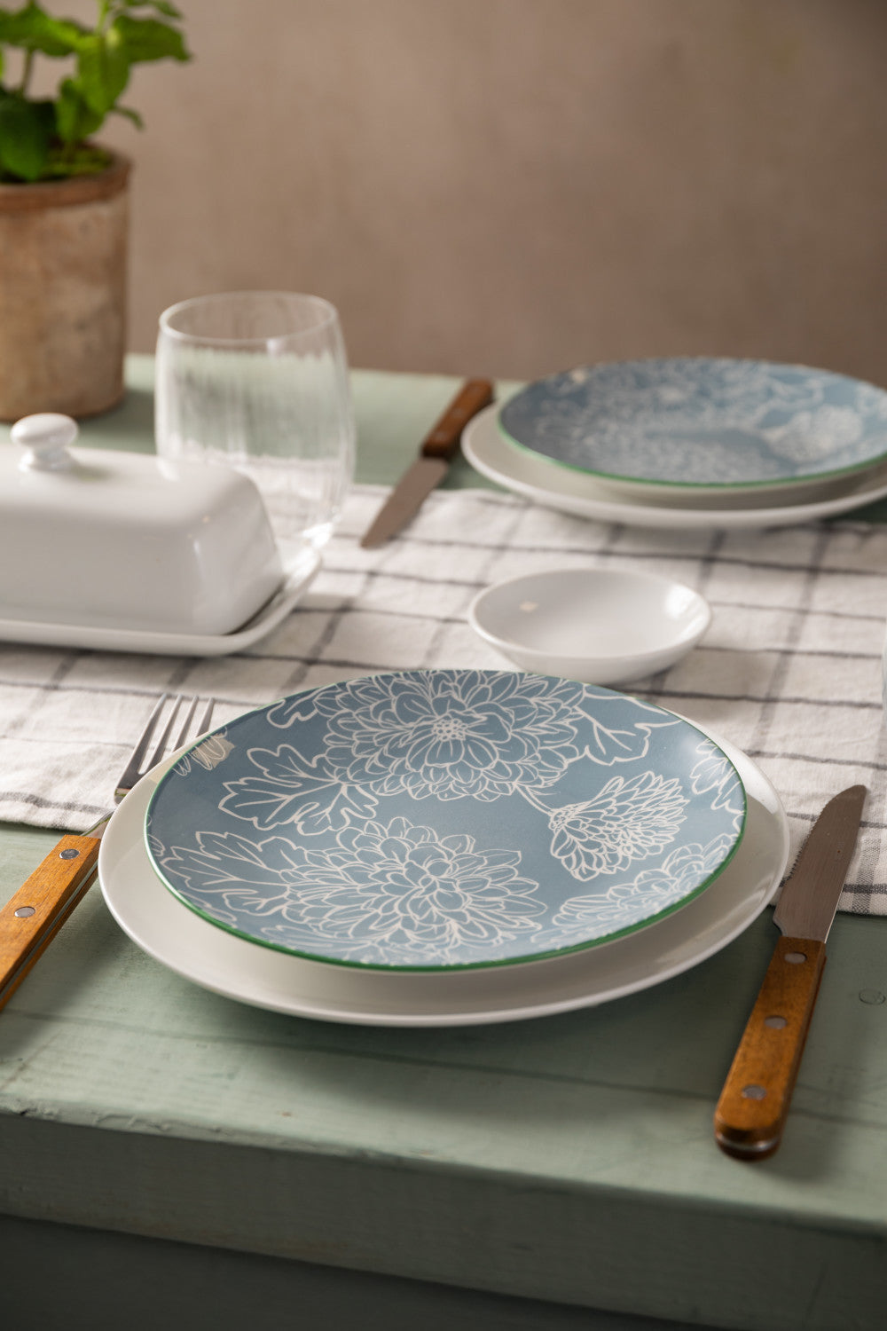 Mikasa Stoneware Side Plate 18cm (Grey Floral)