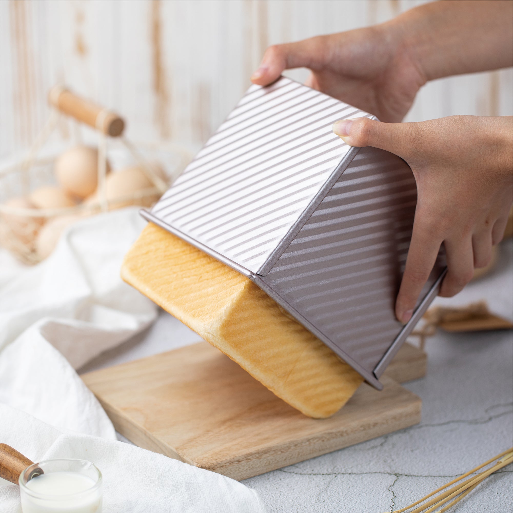 CHEFMADE Corrugated Square Loaf Pan with Lid 450g (WK9880)