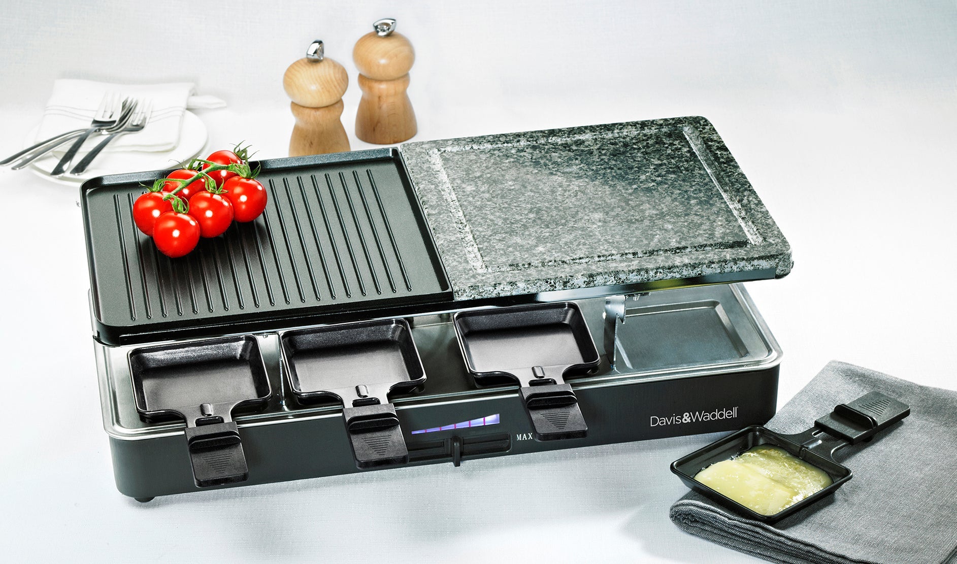 Davis & Waddell 8 Person Electric Party Grill Black